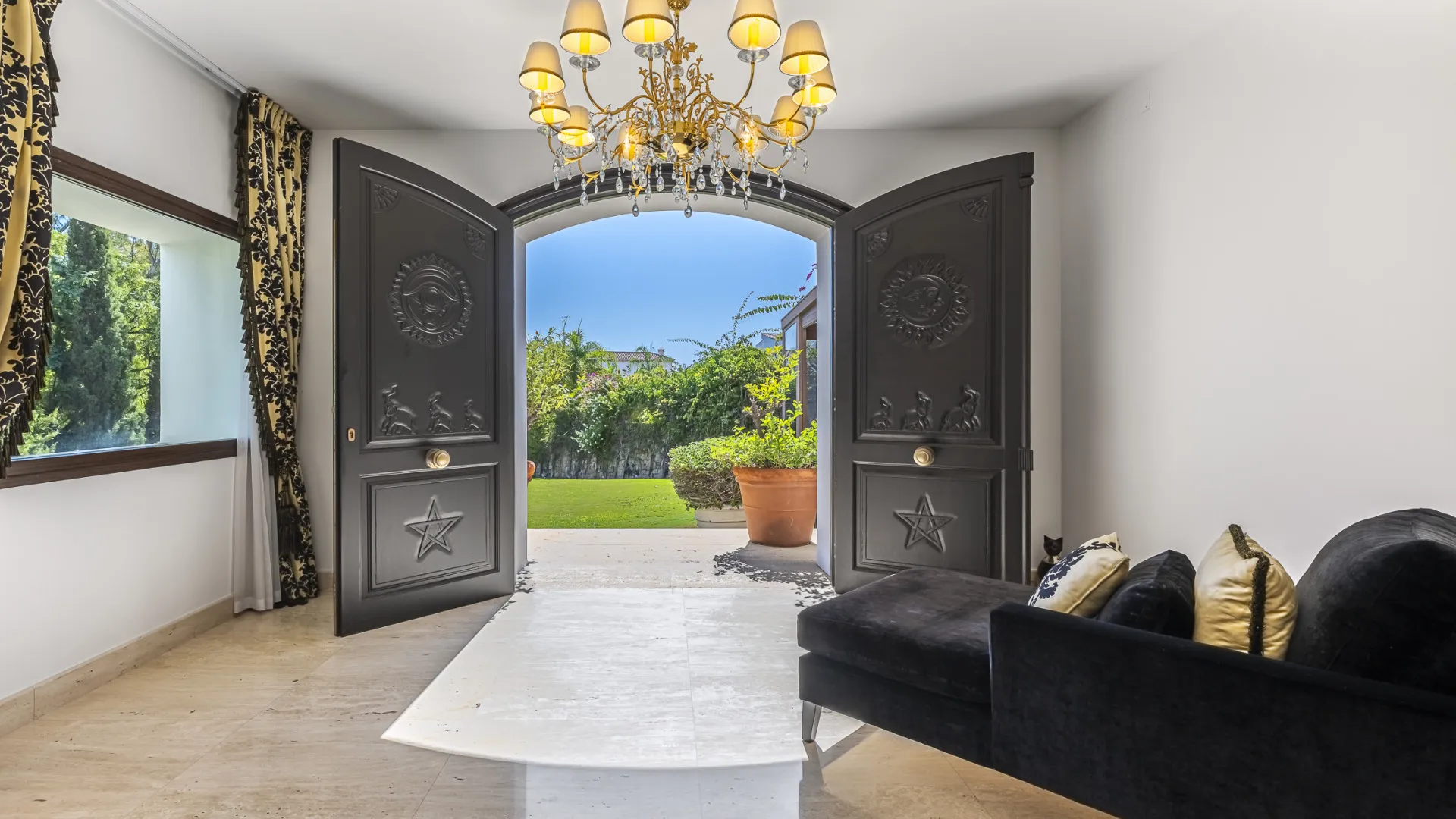 Villa for sale in El Herrojo with 7 bedrooms