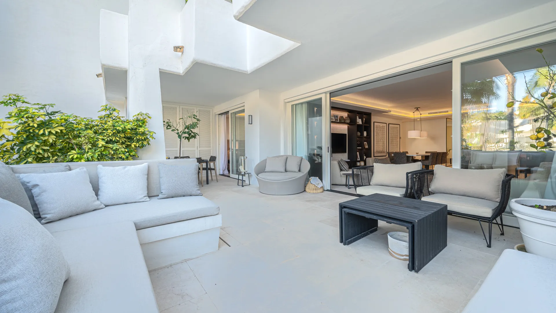 For sale Marina Puente Romano 3 bedrooms apartment