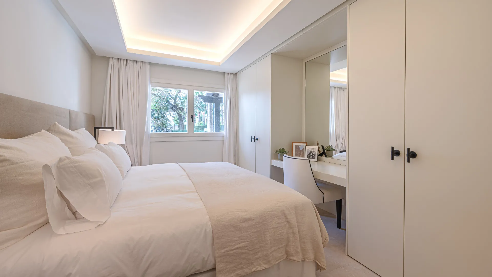 For sale Marina Puente Romano 3 bedrooms apartment