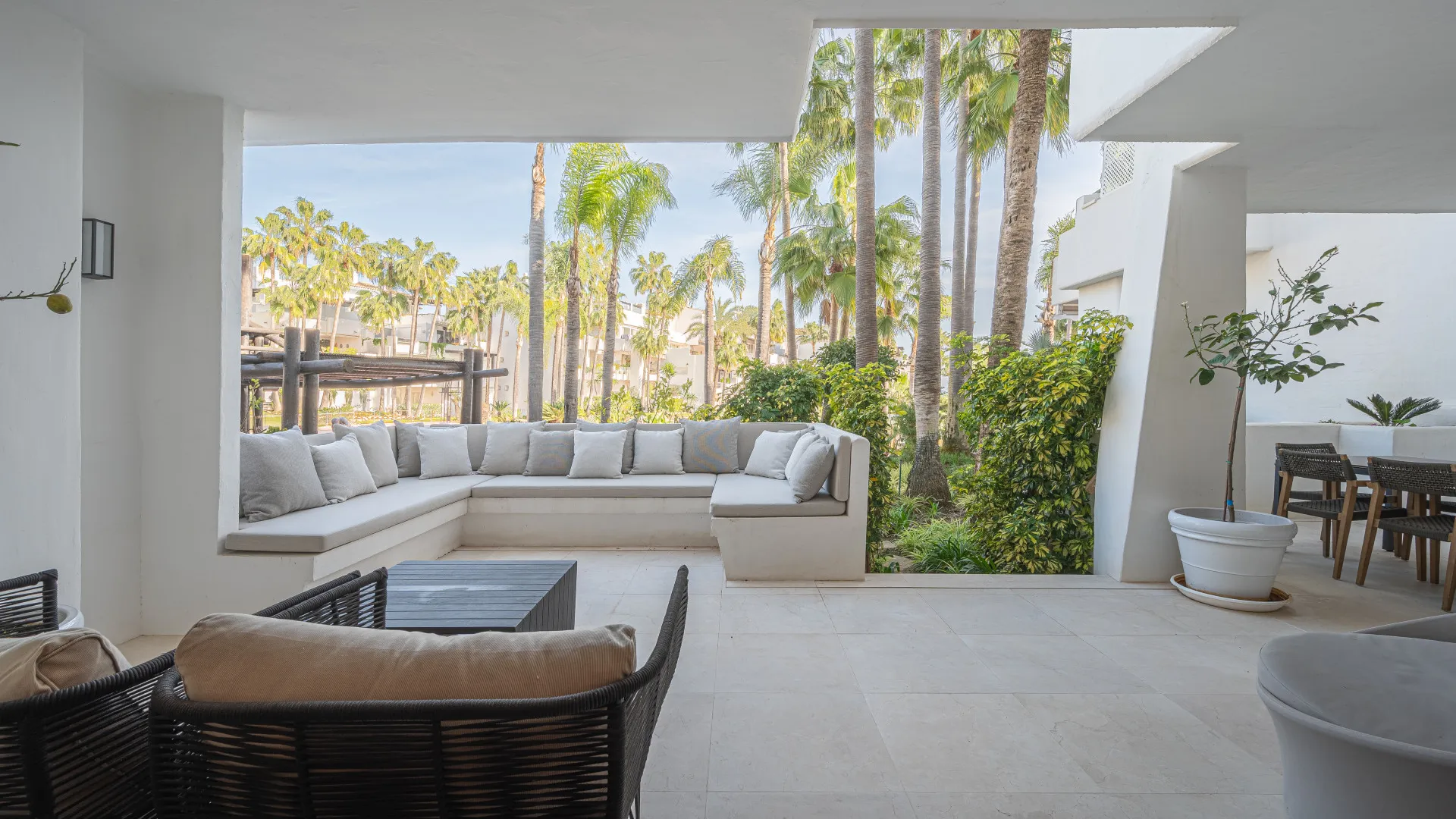 For sale Marina Puente Romano 3 bedrooms apartment
