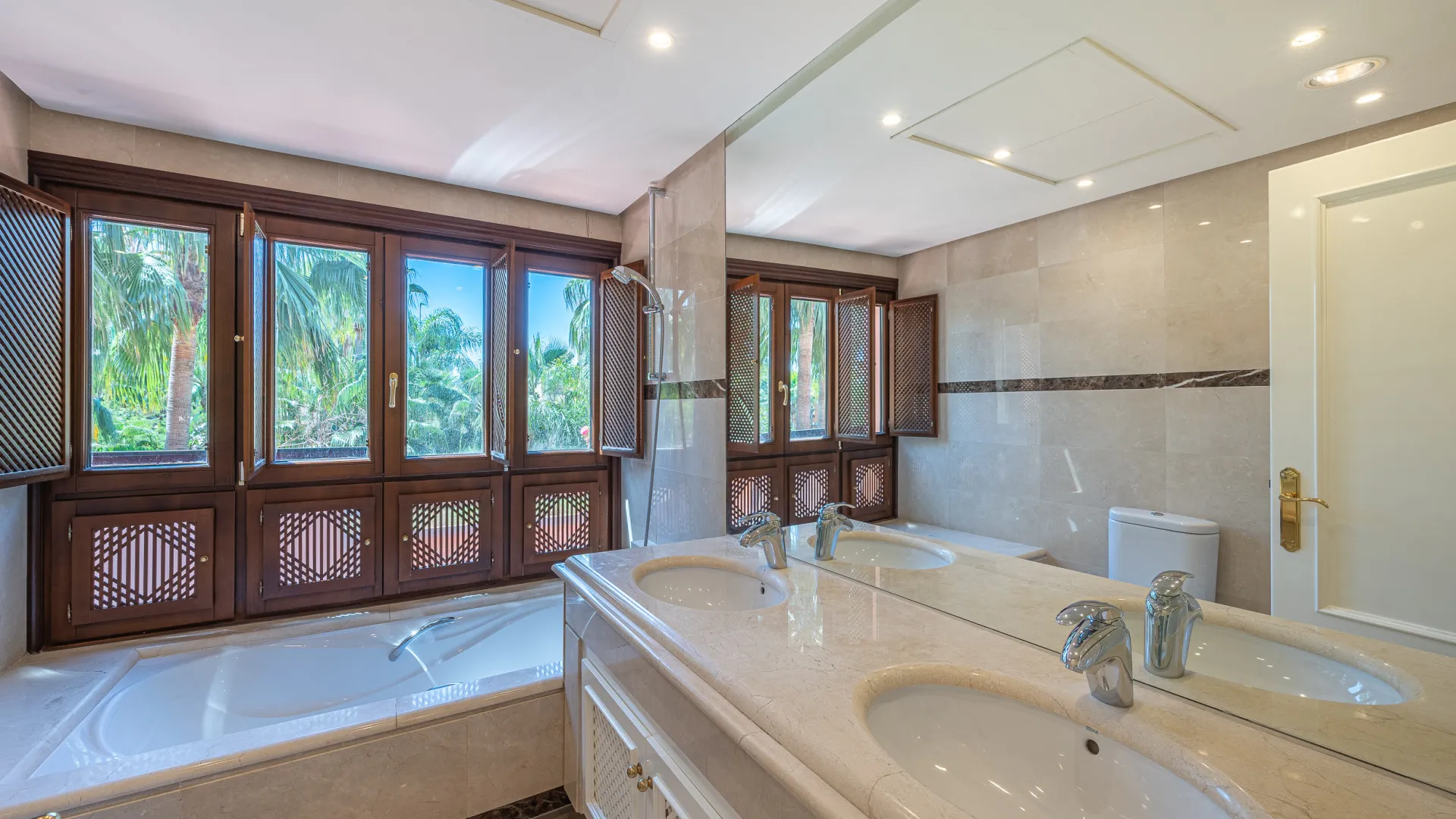 Duplex penthouse for sale in La Alzambra Hill Club with 3 bedrooms