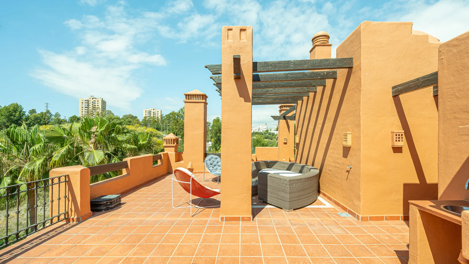 Duplex penthouse for sale in La Alzambra Hill Club with 3 bedrooms