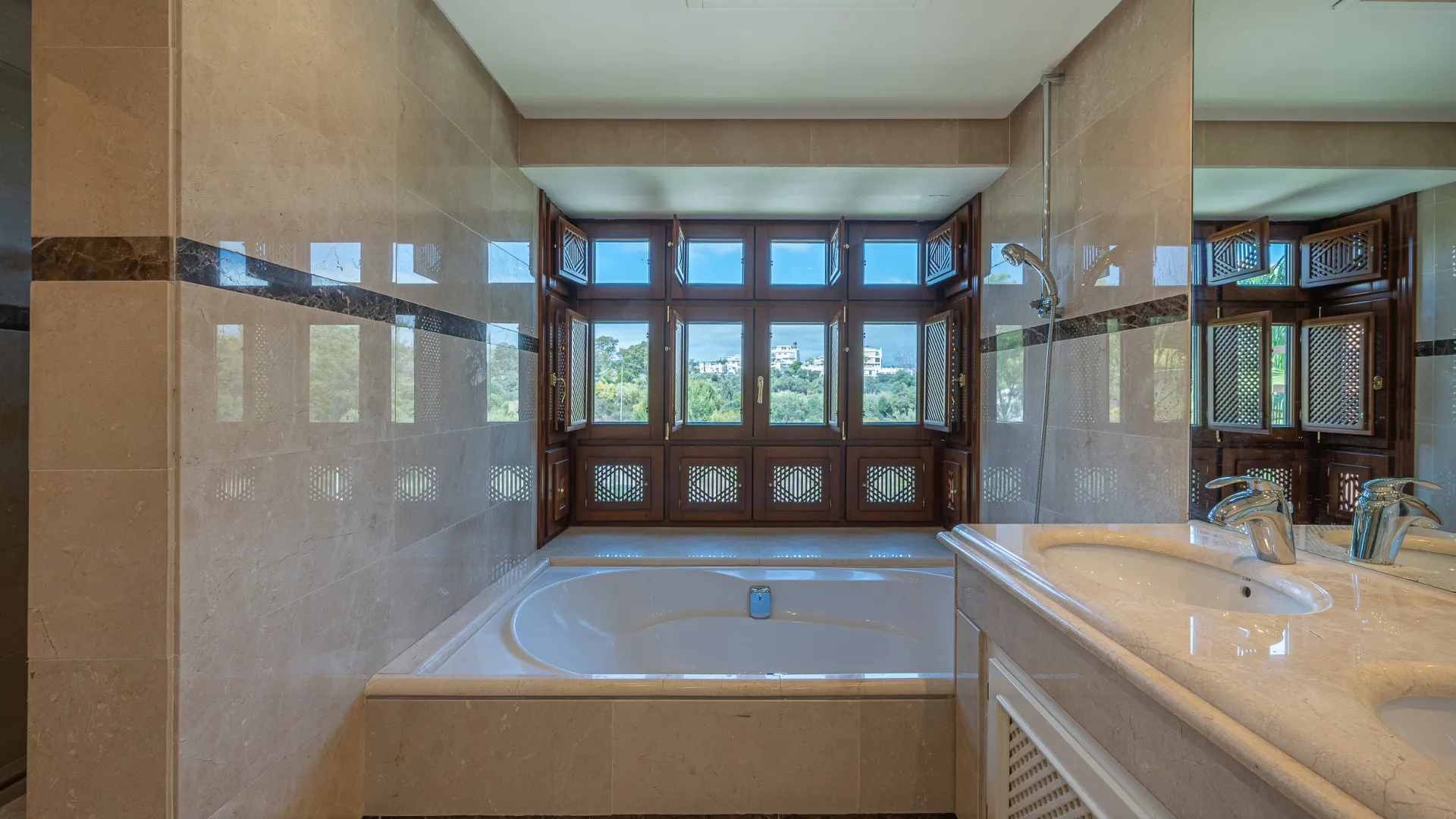 Duplex penthouse for sale in La Alzambra Hill Club with 3 bedrooms