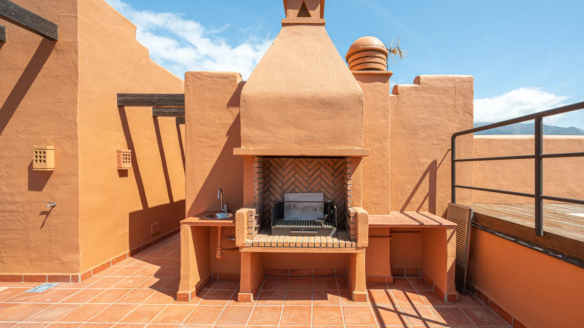 Duplex penthouse for sale in La Alzambra Hill Club with 3 bedrooms
