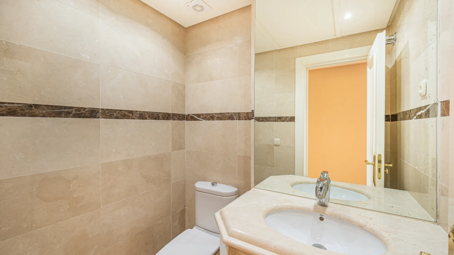 Duplex penthouse for sale in La Alzambra Hill Club with 3 bedrooms