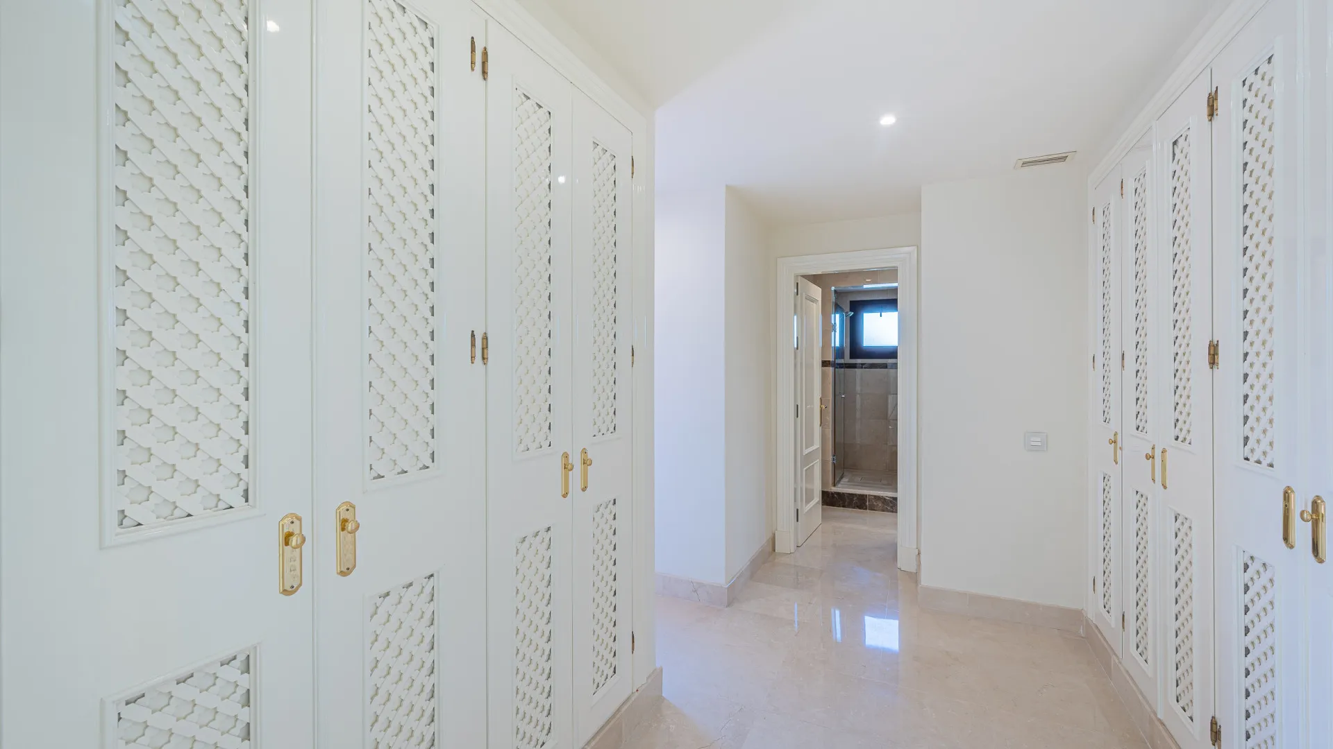 Duplex penthouse for sale in La Alzambra Hill Club with 3 bedrooms