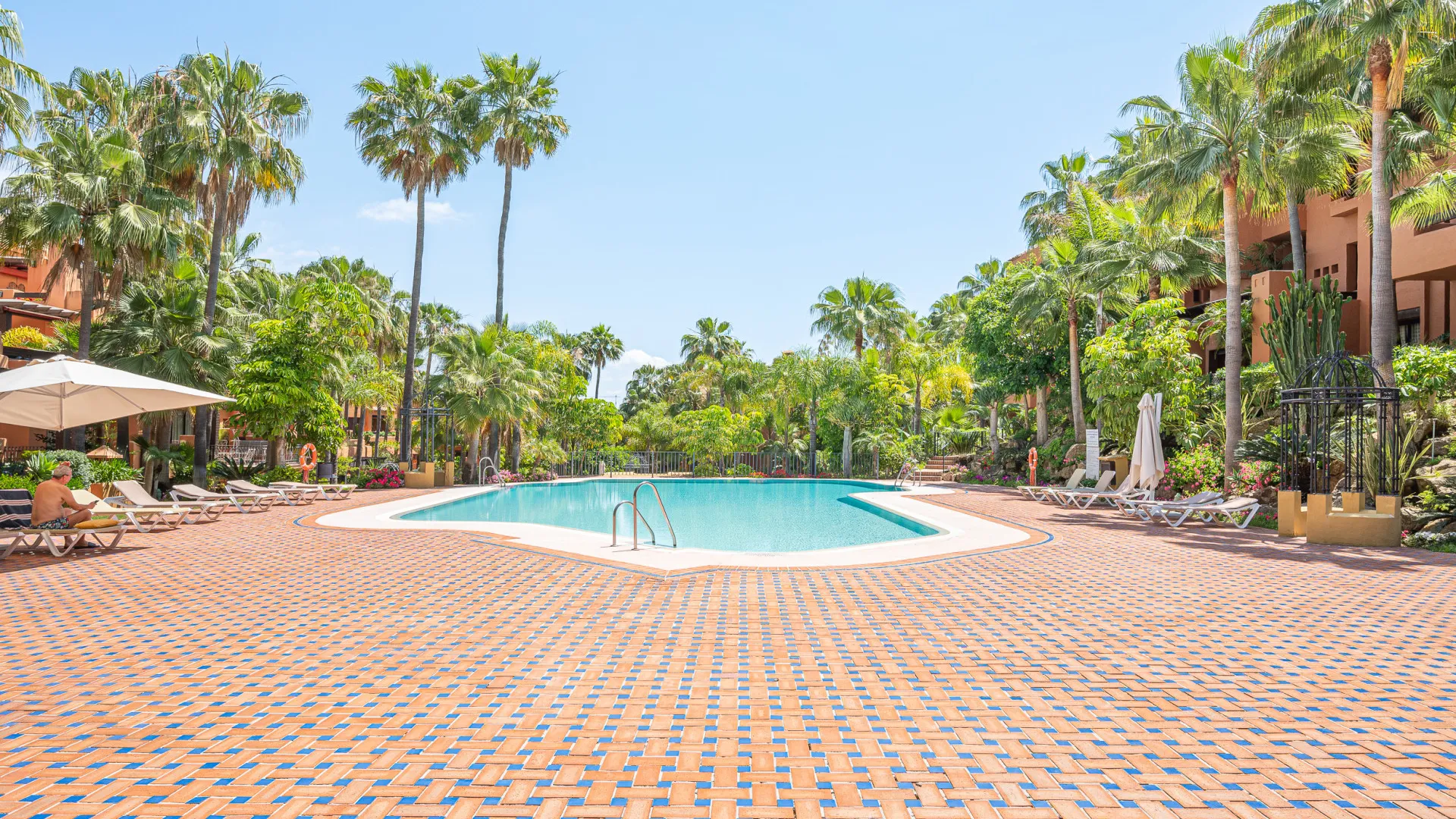 Duplex penthouse for sale in La Alzambra Hill Club with 3 bedrooms