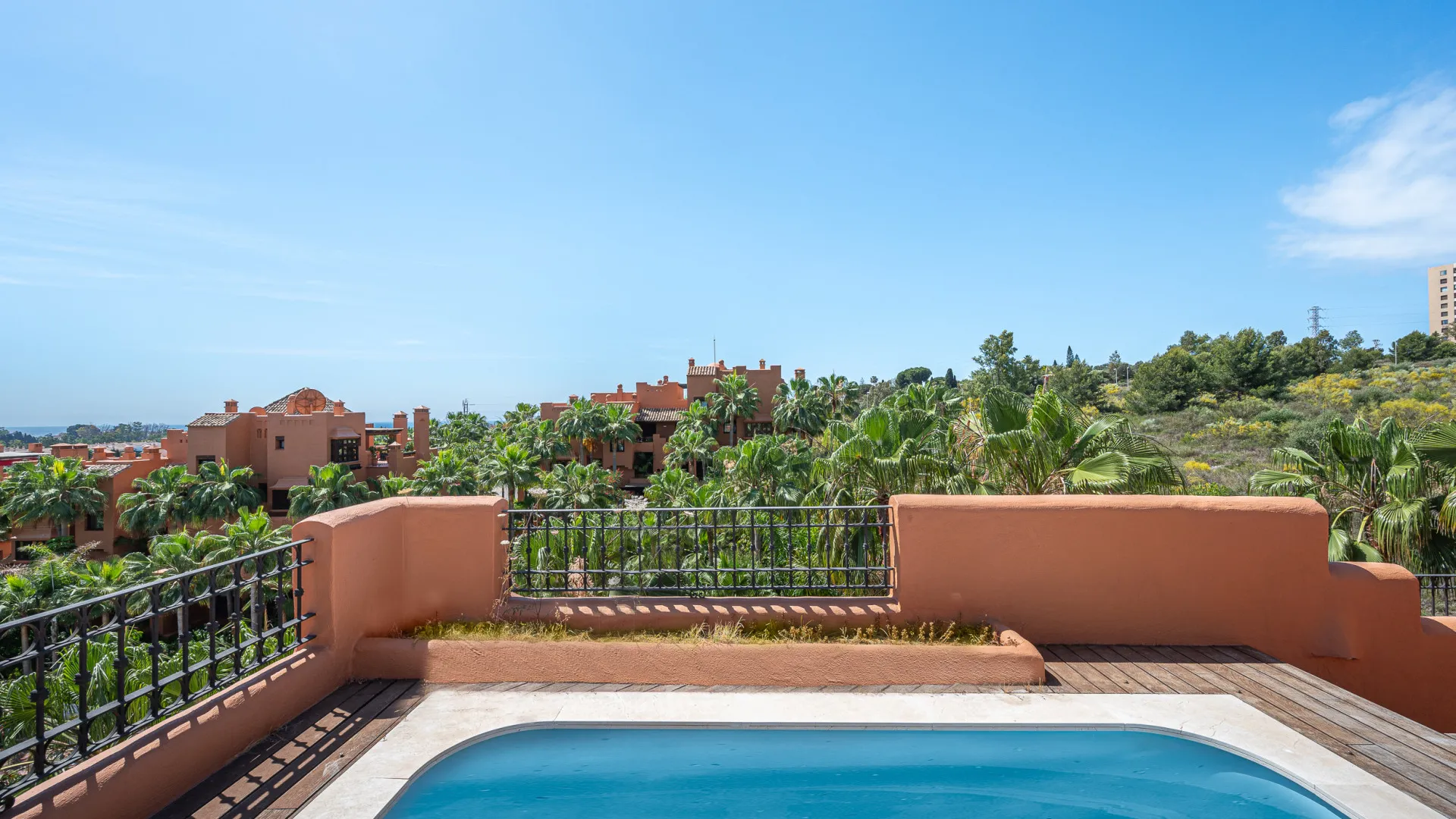 Duplex penthouse for sale in La Alzambra Hill Club with 3 bedrooms