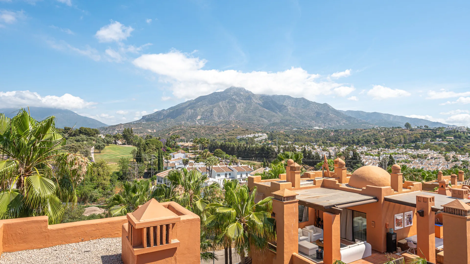 Duplex penthouse for sale in La Alzambra Hill Club with 3 bedrooms