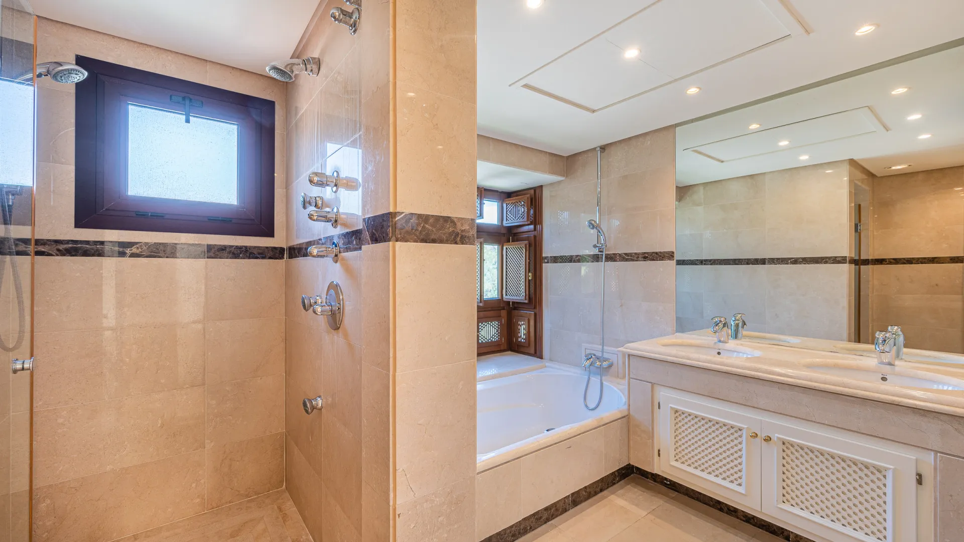 Duplex penthouse for sale in La Alzambra Hill Club with 3 bedrooms