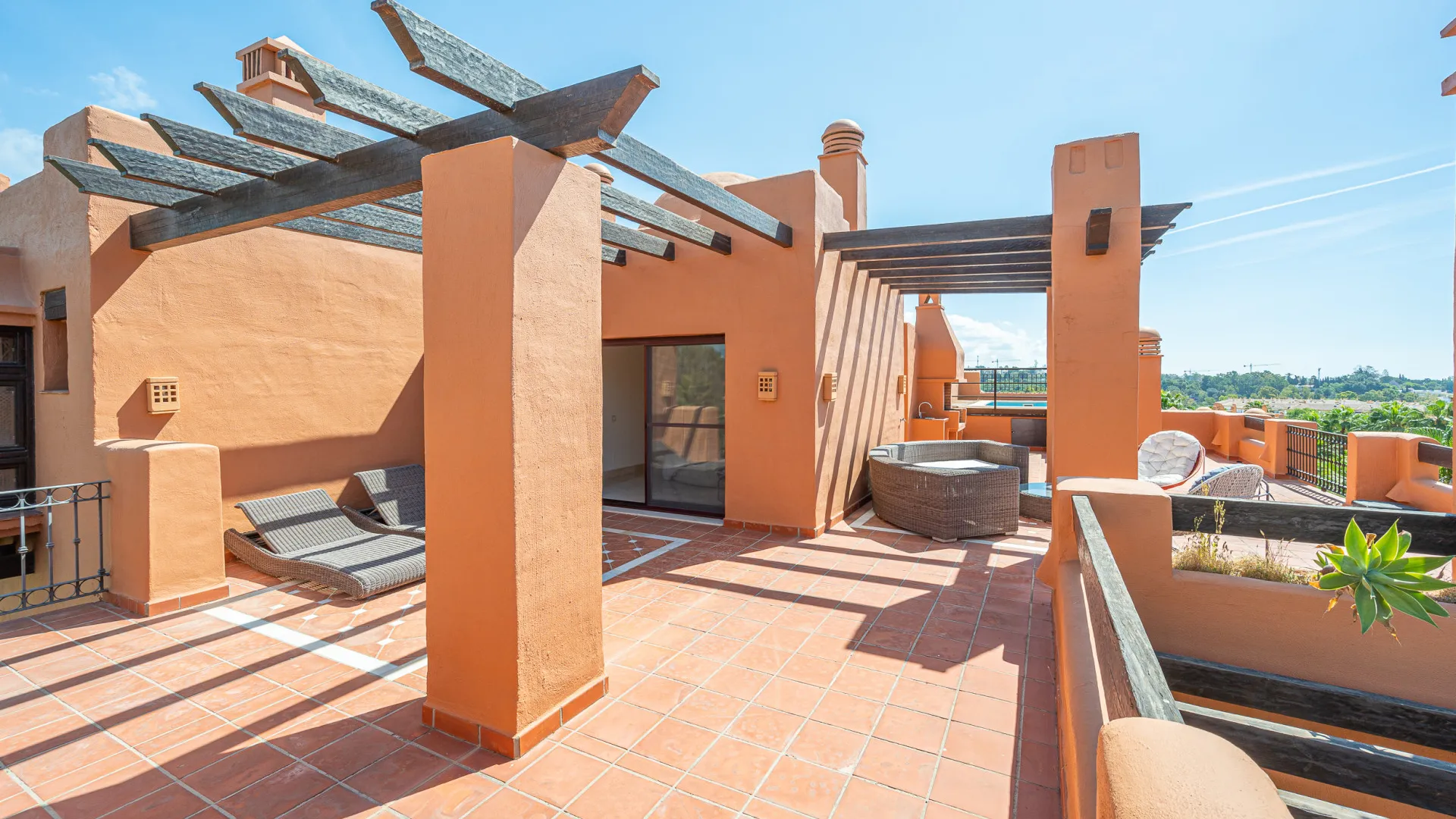 Duplex penthouse for sale in La Alzambra Hill Club with 3 bedrooms