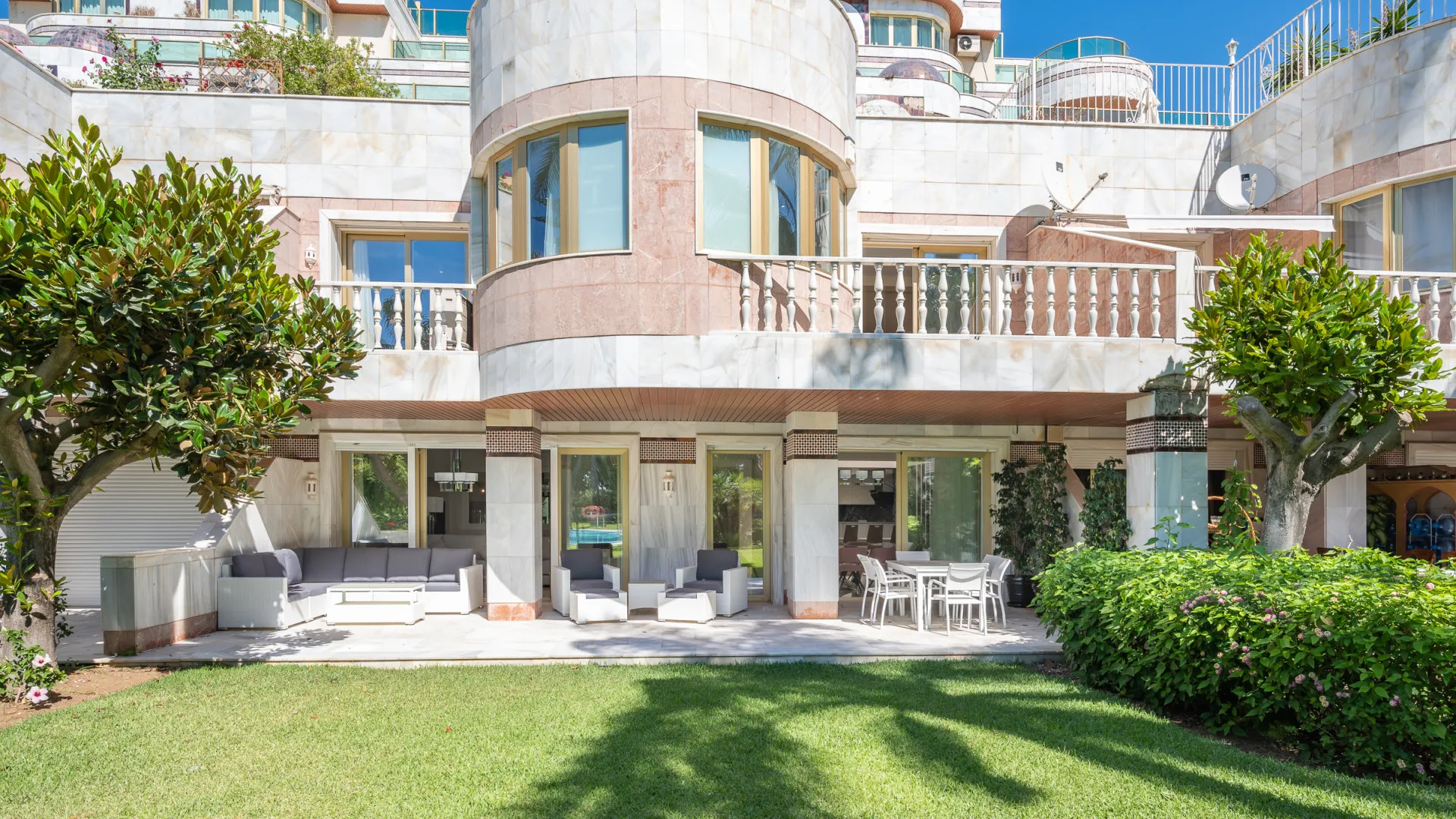 Gray D'Albion 4 bedrooms apartment for sale