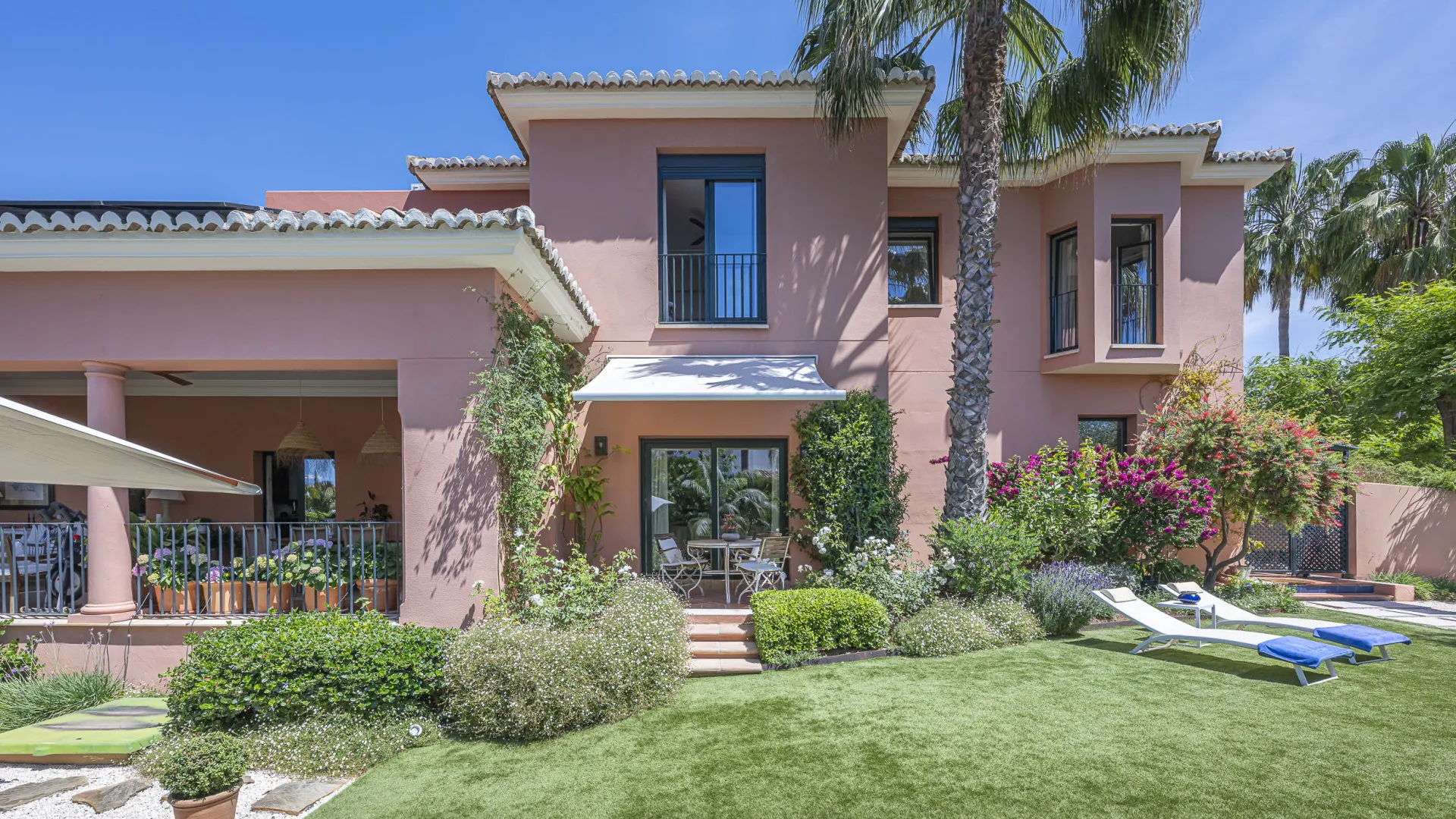 5 bedrooms villa for sale in Altos de Puente Romano