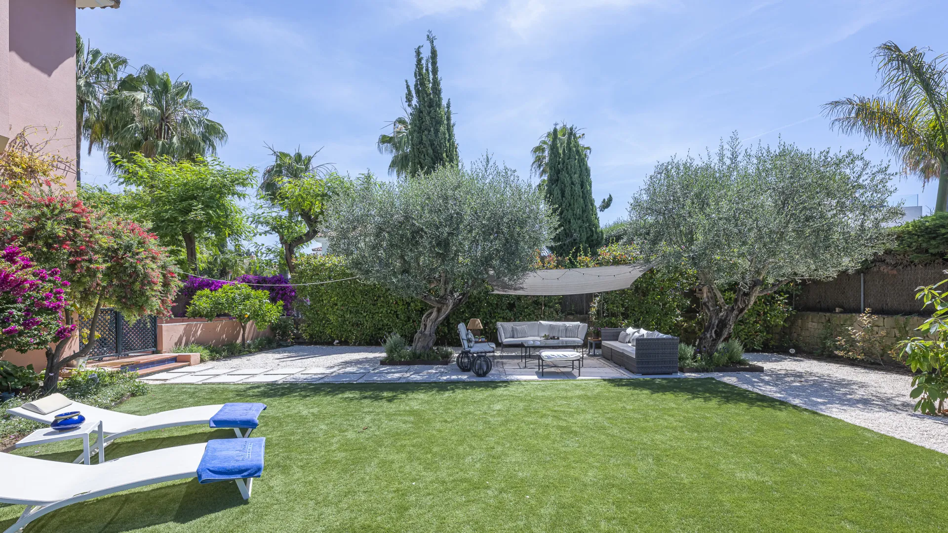 5 bedrooms villa for sale in Altos de Puente Romano