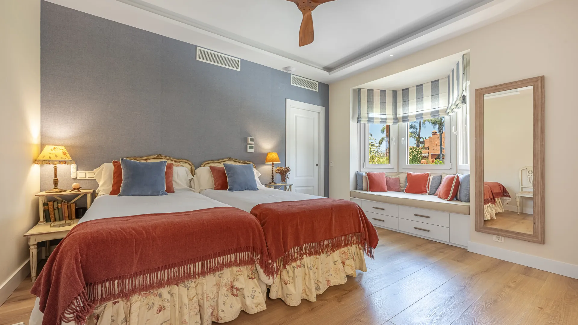 5 bedrooms villa for sale in Altos de Puente Romano