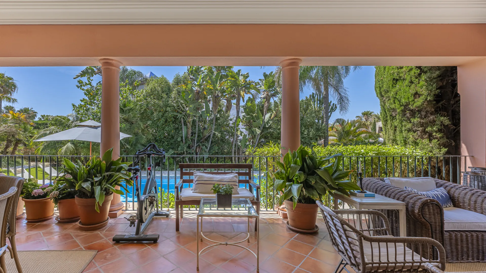 5 bedrooms villa for sale in Altos de Puente Romano