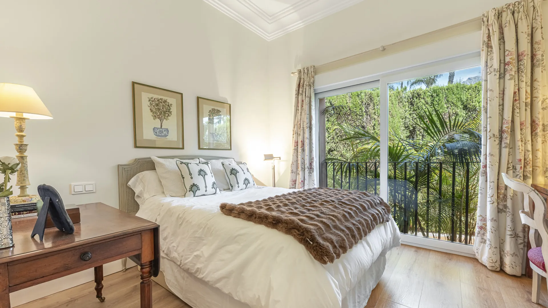 5 bedrooms villa for sale in Altos de Puente Romano