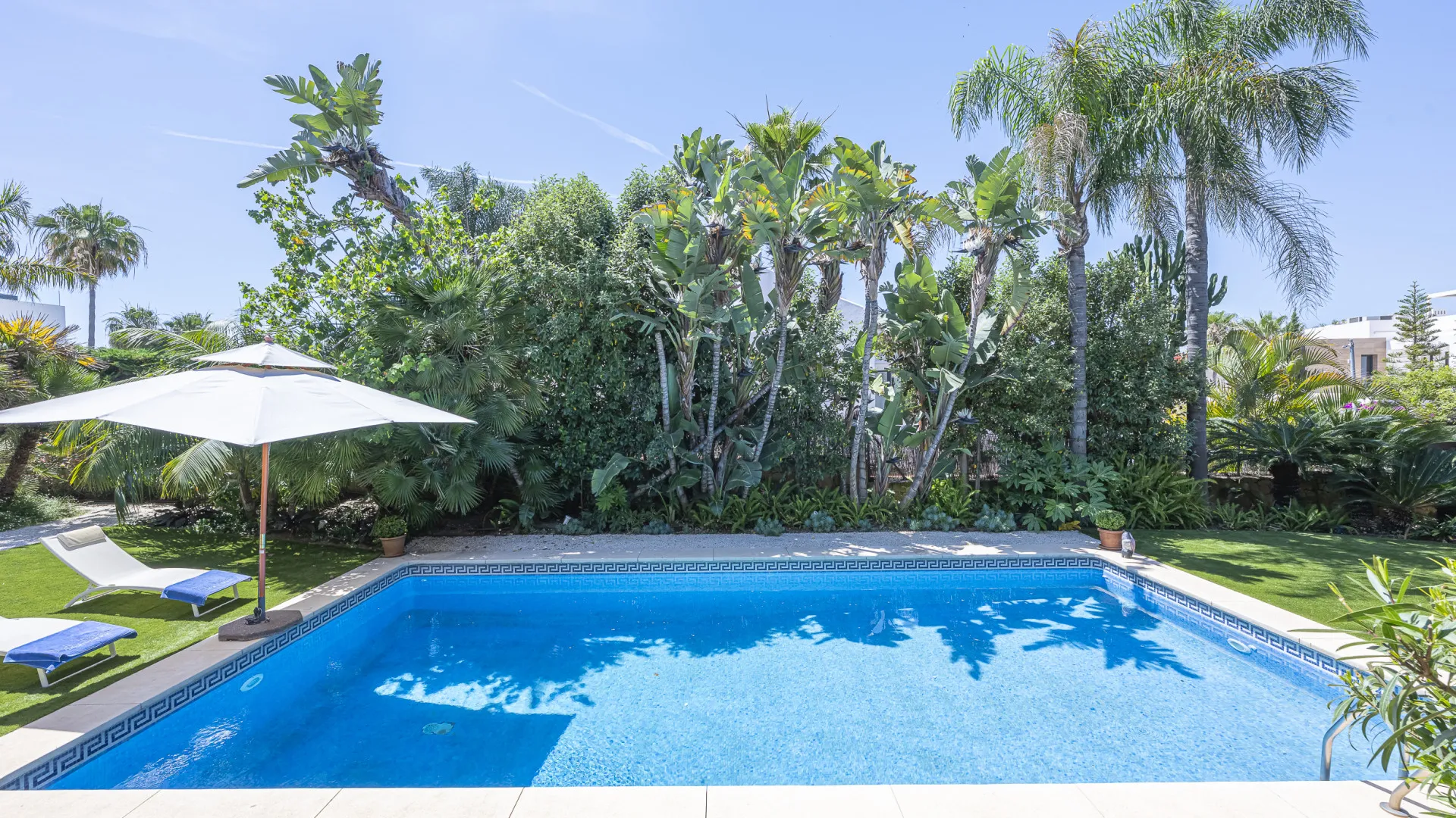5 bedrooms villa for sale in Altos de Puente Romano