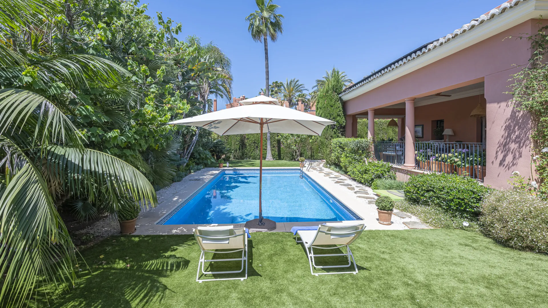 5 bedrooms villa for sale in Altos de Puente Romano