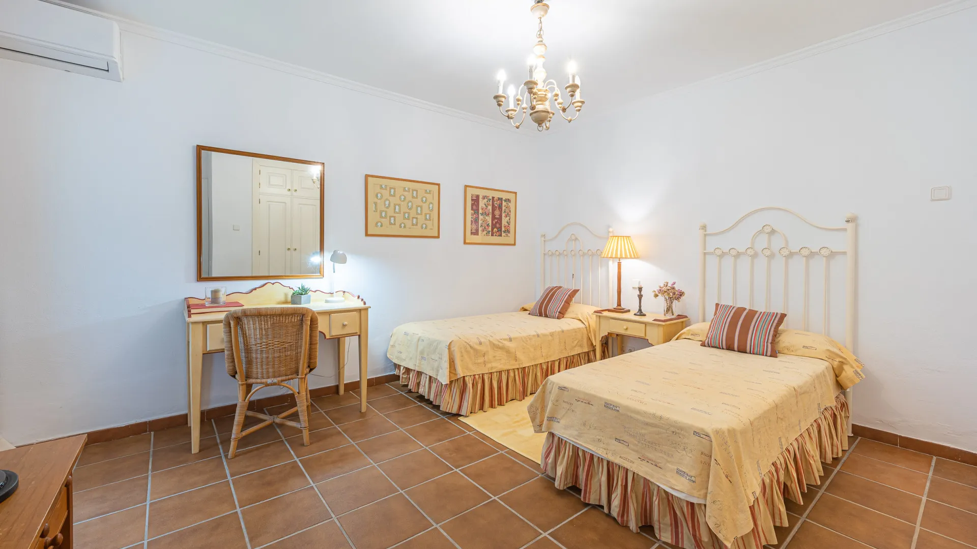 Altos de Puente Romano, villa con 5 dormitorios en venta