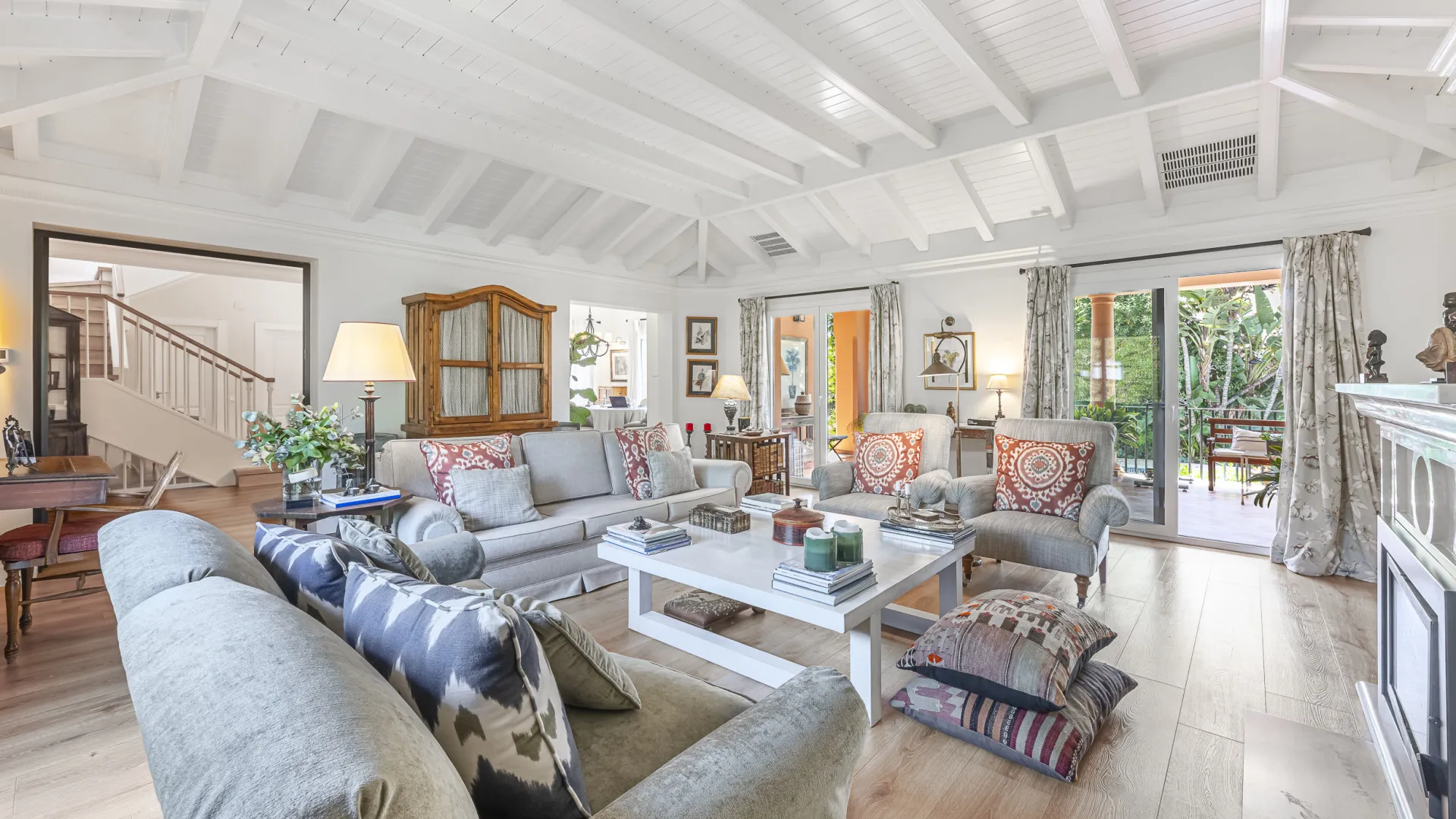 5 bedrooms villa for sale in Altos de Puente Romano