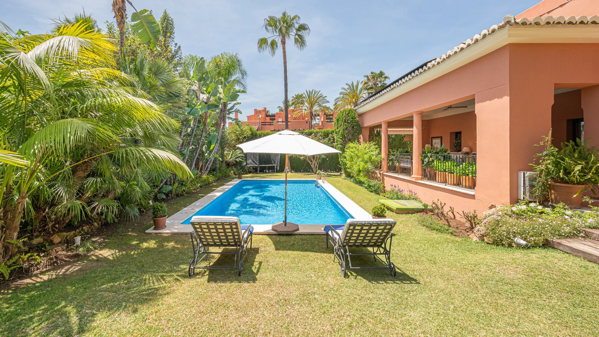 Altos de Puente Romano, villa con 5 dormitorios en venta