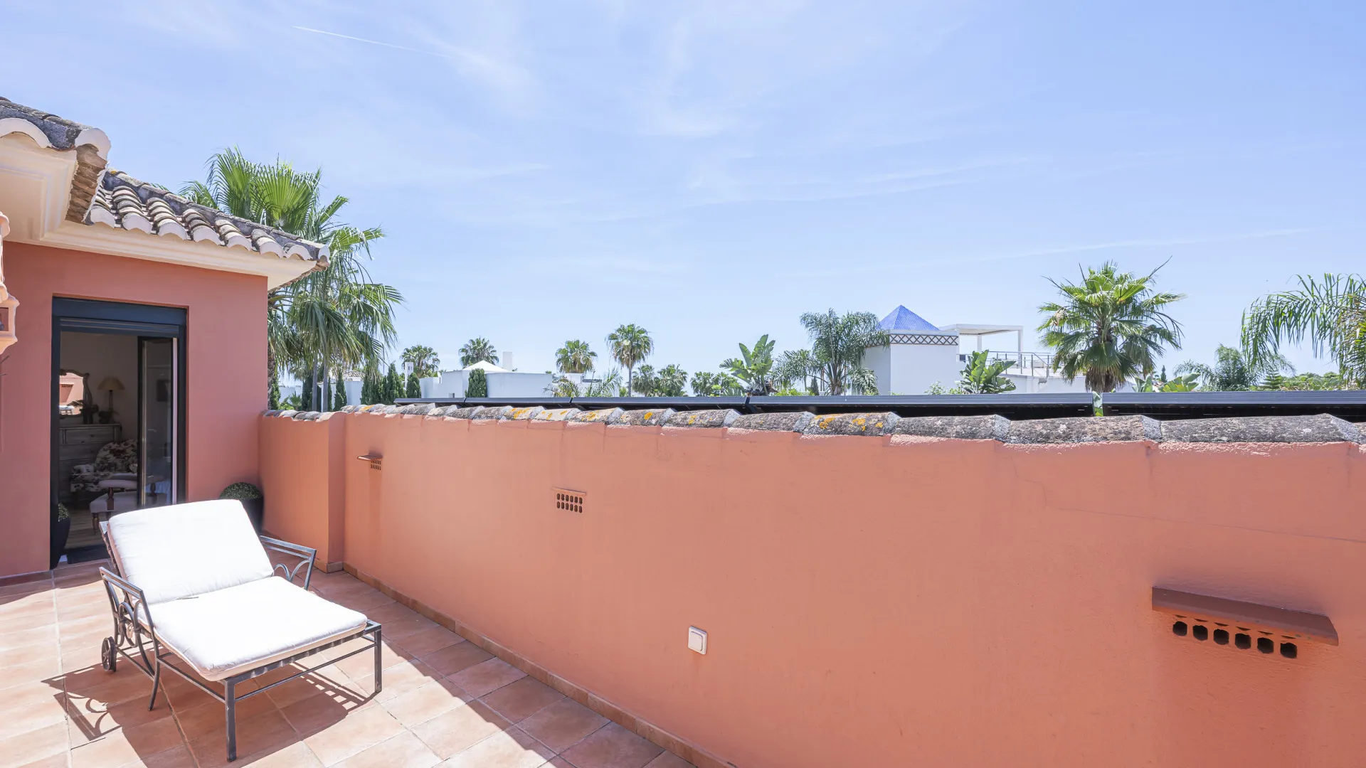 5 bedrooms villa for sale in Altos de Puente Romano