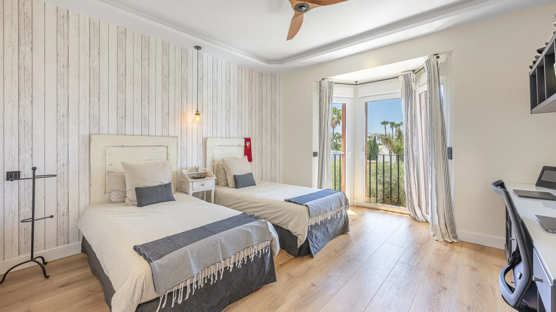 5 bedrooms villa for sale in Altos de Puente Romano