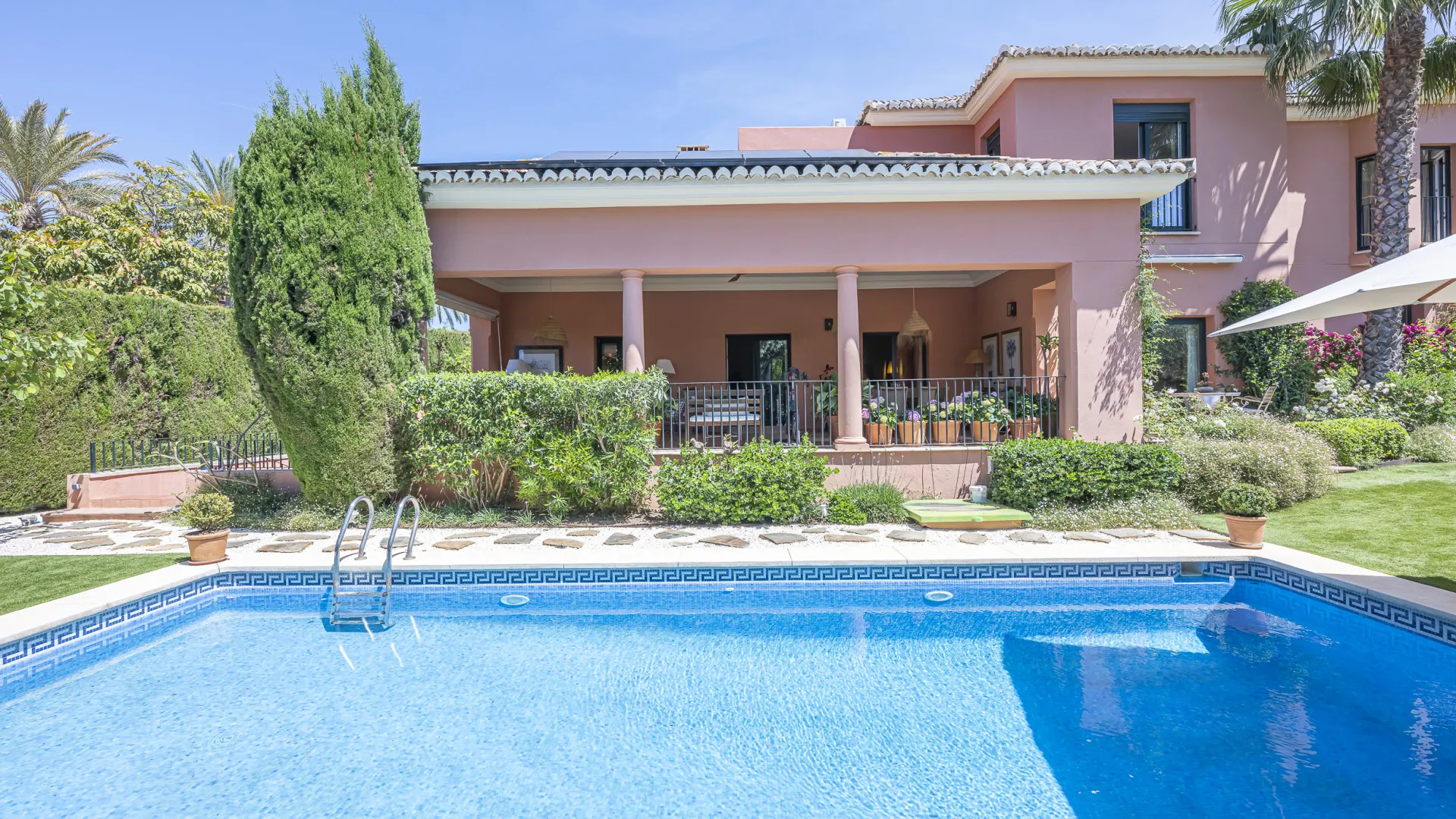 5 bedrooms villa for sale in Altos de Puente Romano