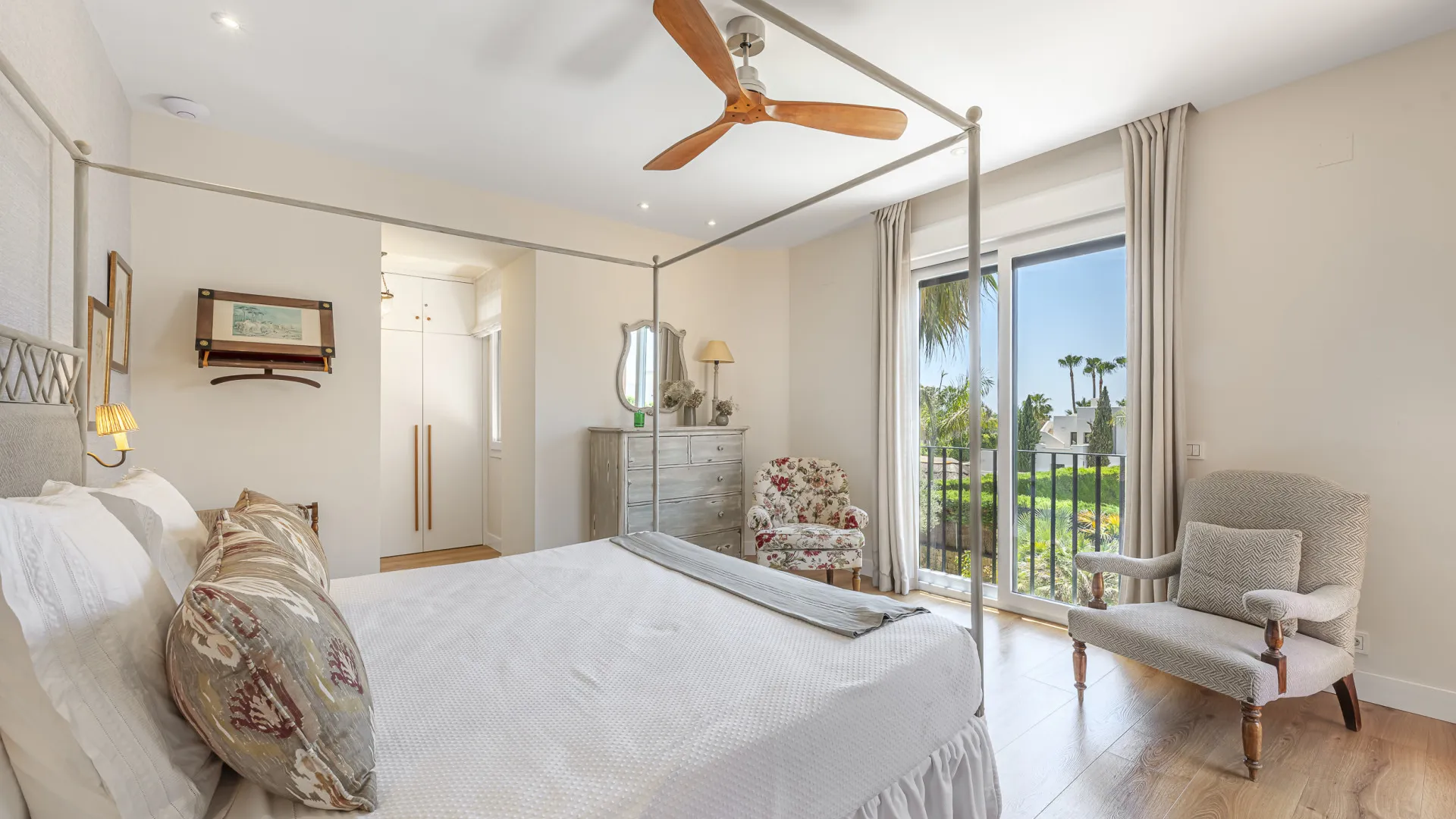 5 bedrooms villa for sale in Altos de Puente Romano