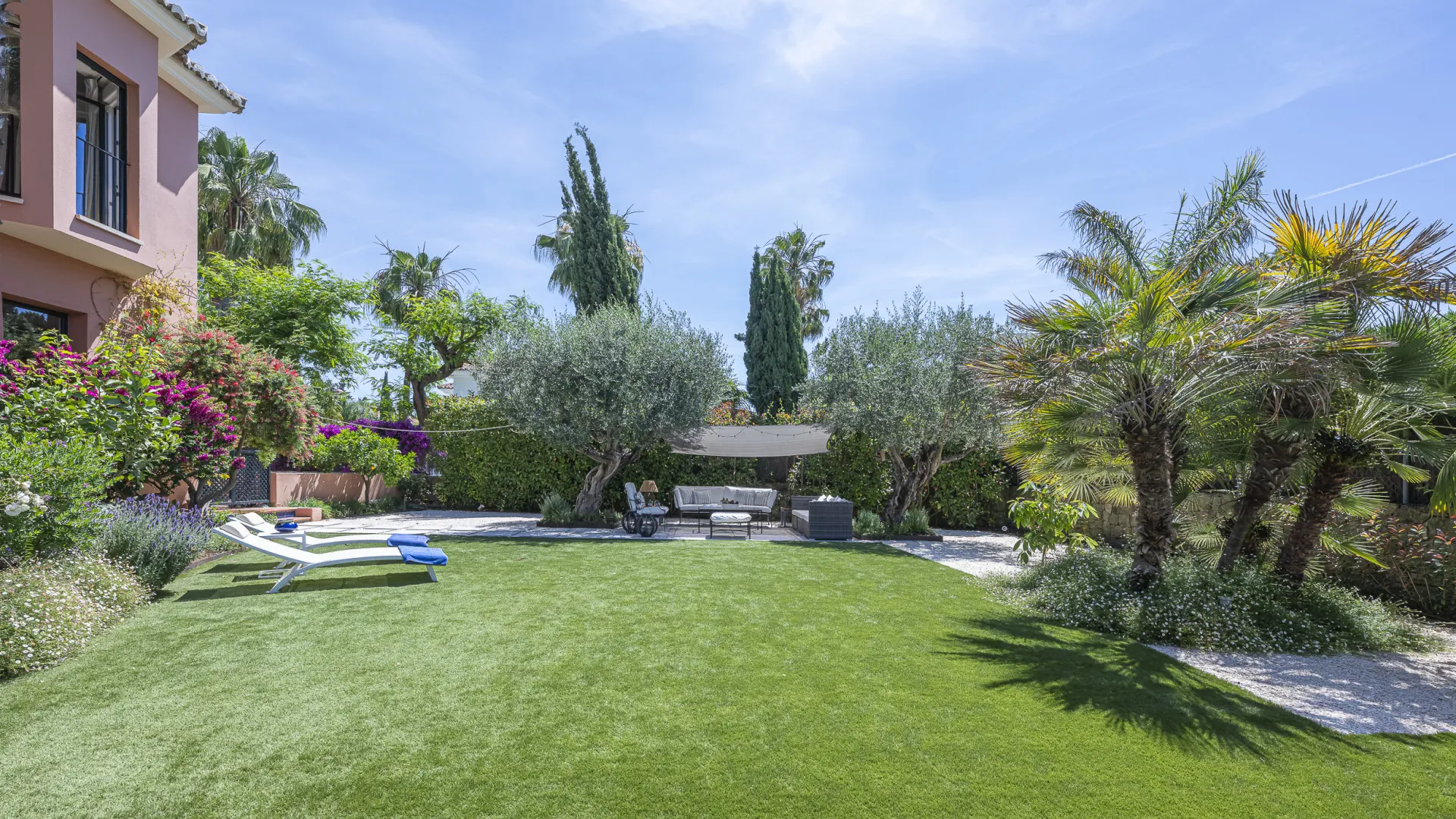 5 bedrooms villa for sale in Altos de Puente Romano