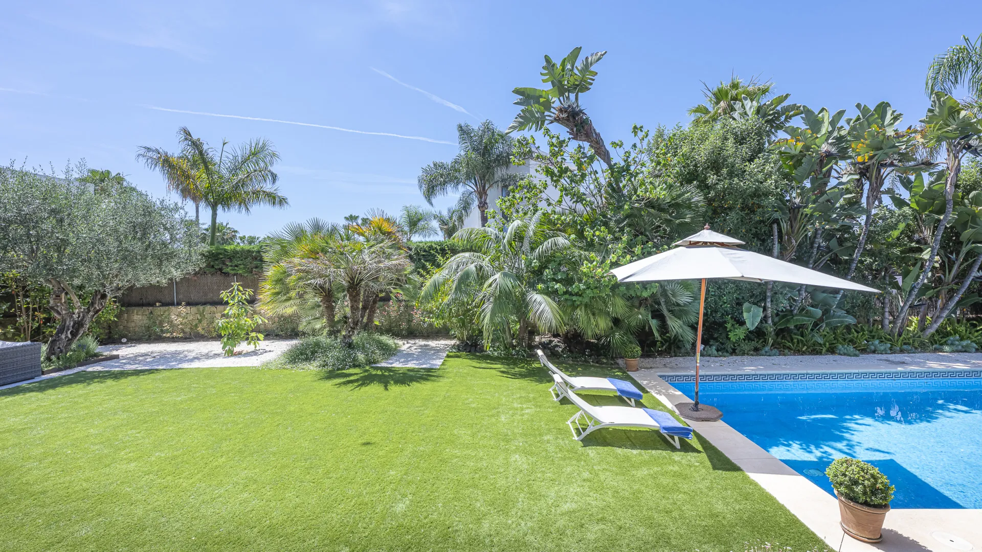 5 bedrooms villa for sale in Altos de Puente Romano