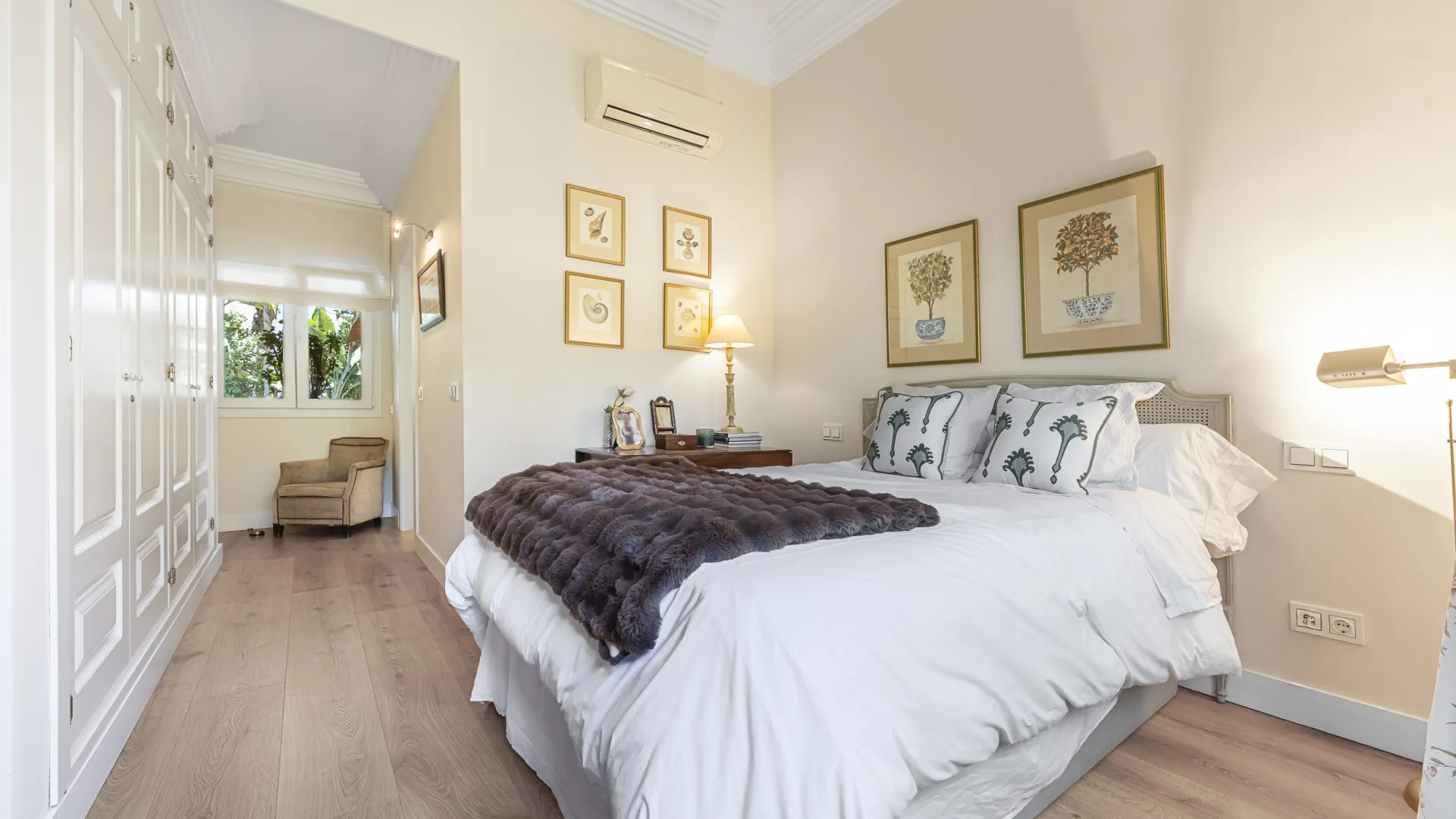 5 bedrooms villa for sale in Altos de Puente Romano