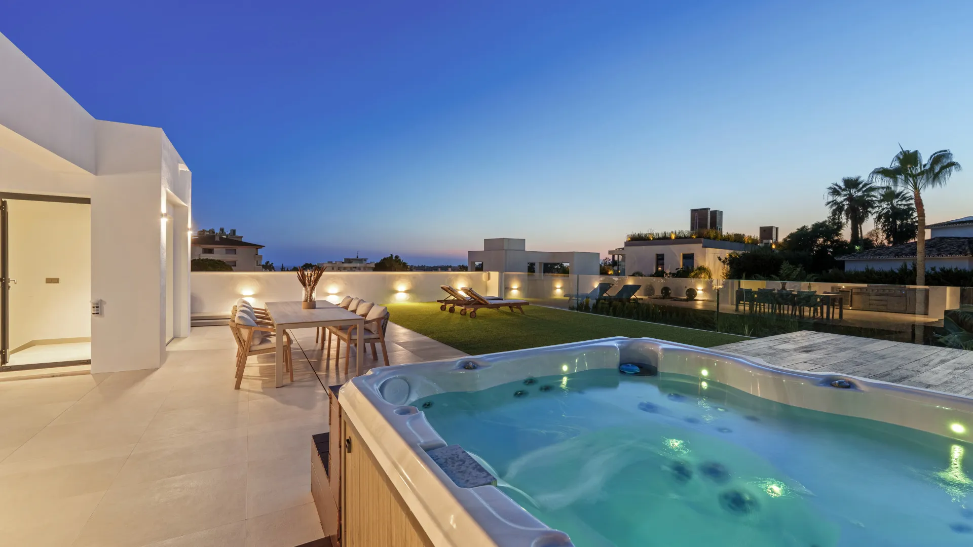 For sale villa with 5 bedrooms in Marbella - Puerto Banus