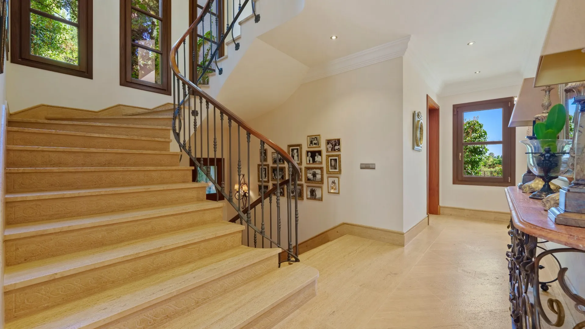 Villa con 6 dormitorios en venta en Las Lomas del Marbella Club