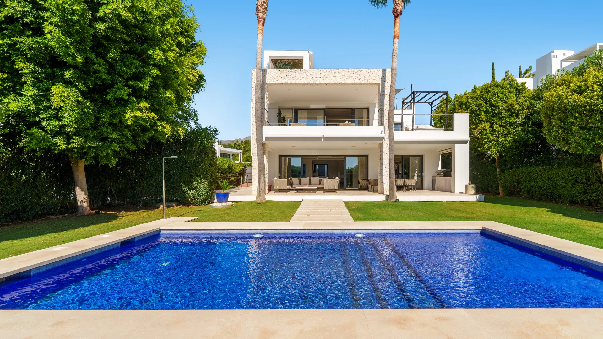 Se vende villa de 6 dormitorios en Haza del Conde