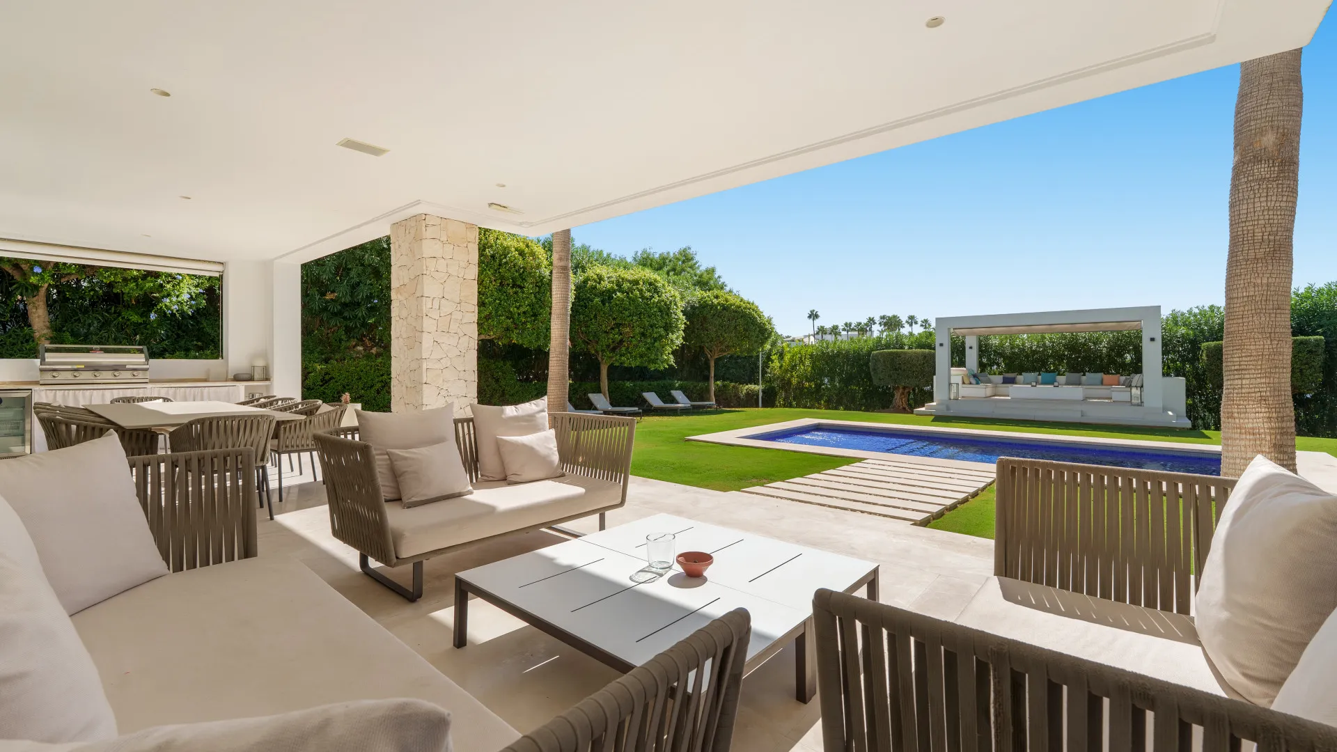 Se vende villa de 6 dormitorios en Haza del Conde