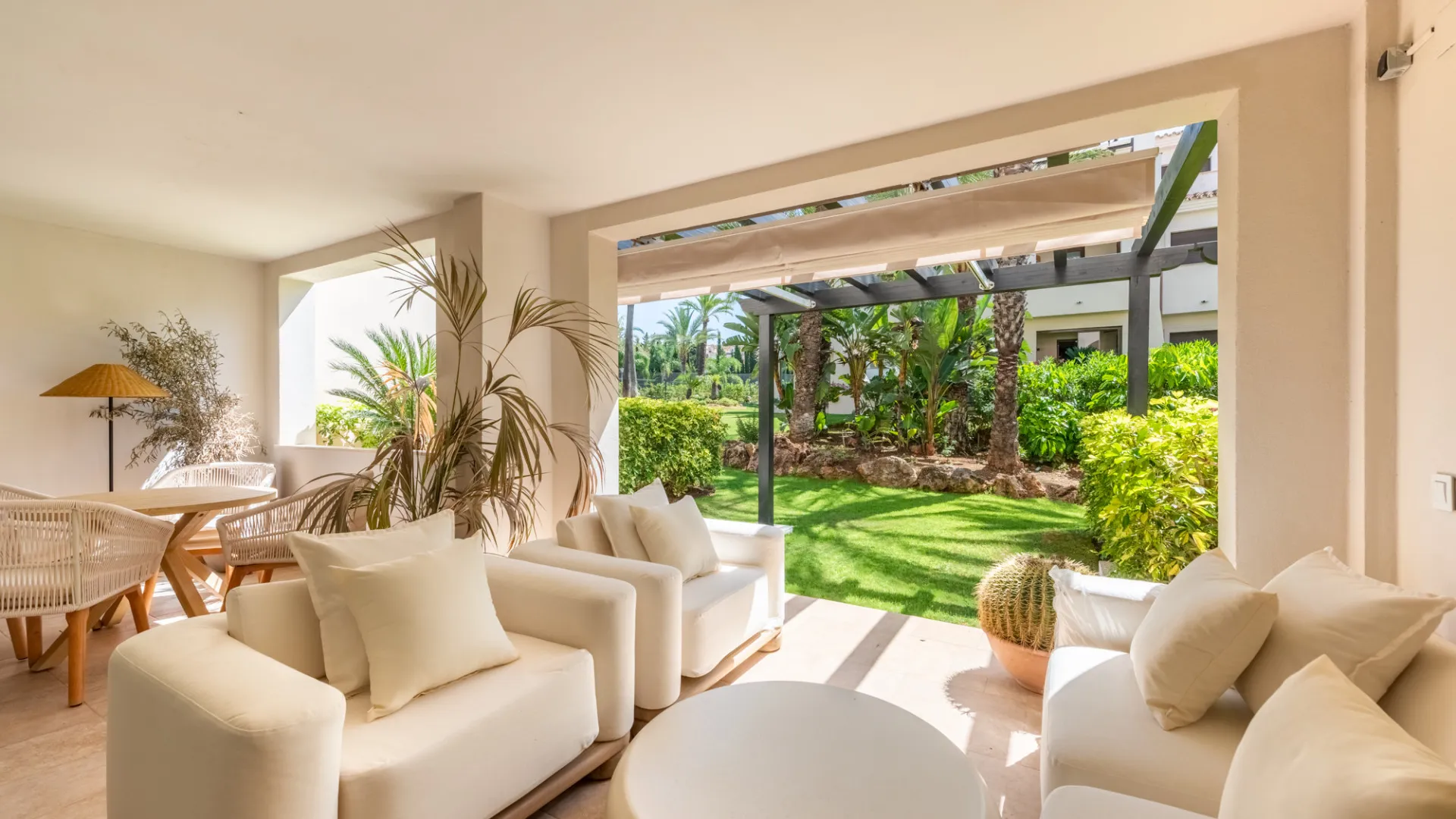 Ground floor apartment for sale in Medina de Banús with 2 bedrooms