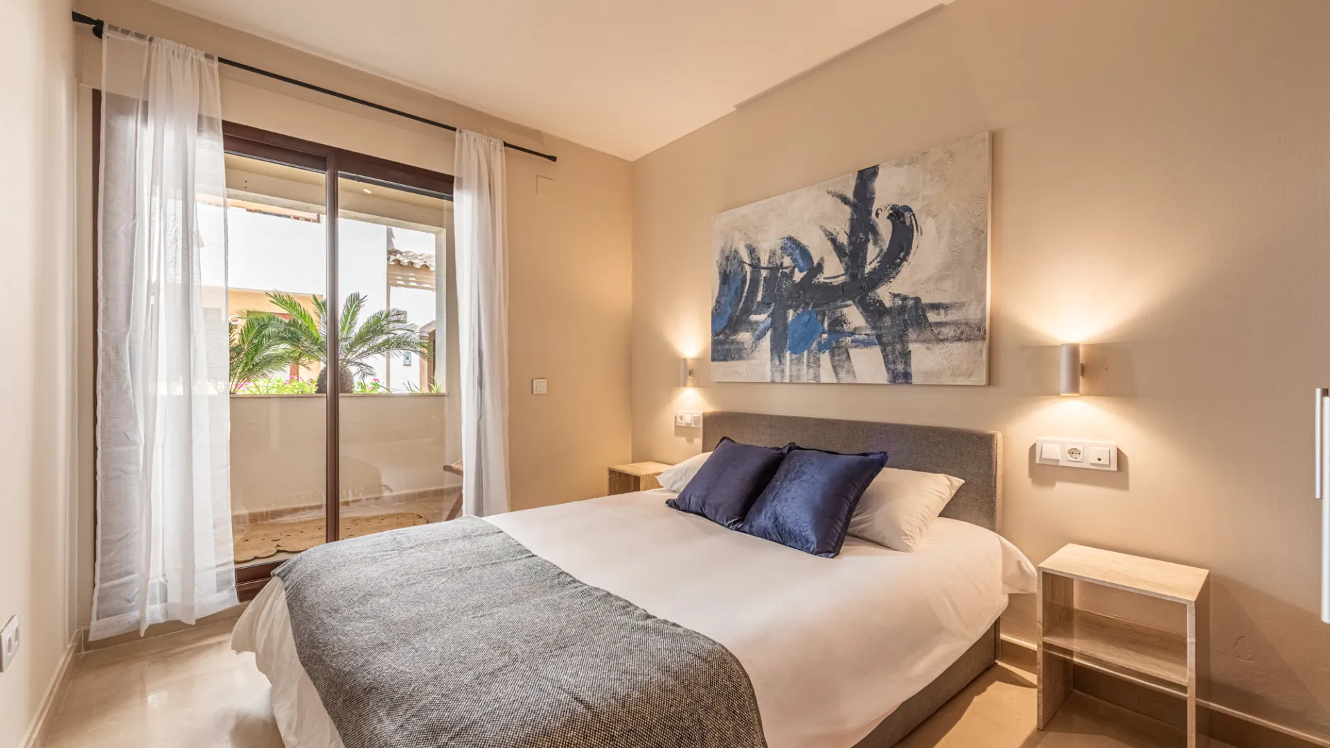 Ground floor apartment for sale in Medina de Banús with 2 bedrooms