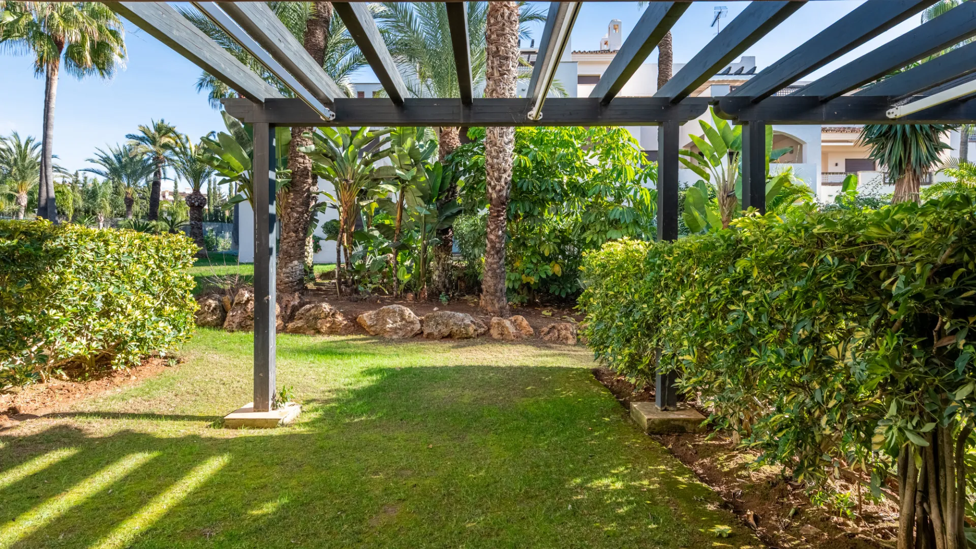 Ground floor apartment for sale in Medina de Banús with 2 bedrooms