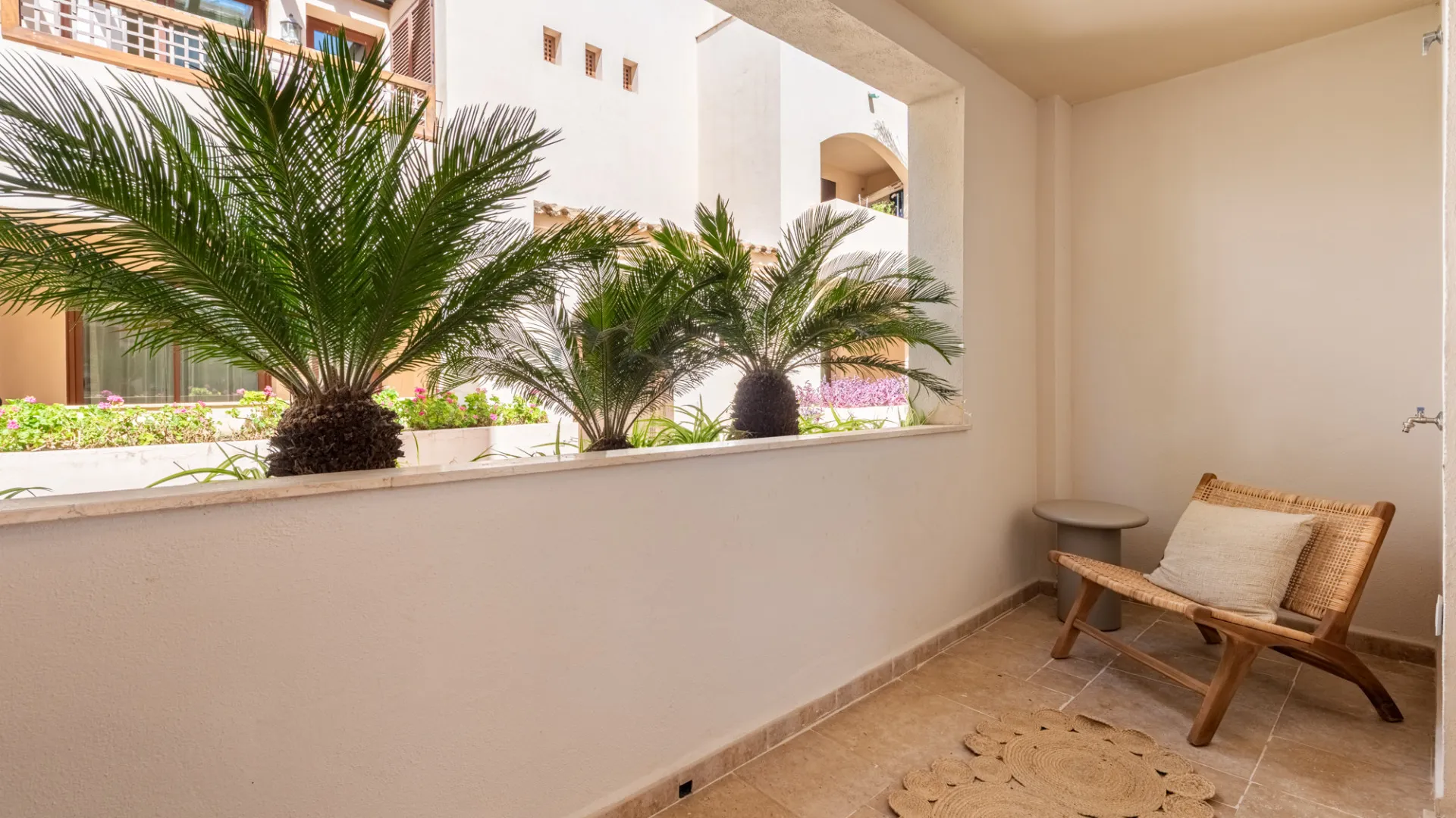 Ground floor apartment for sale in Medina de Banús with 2 bedrooms