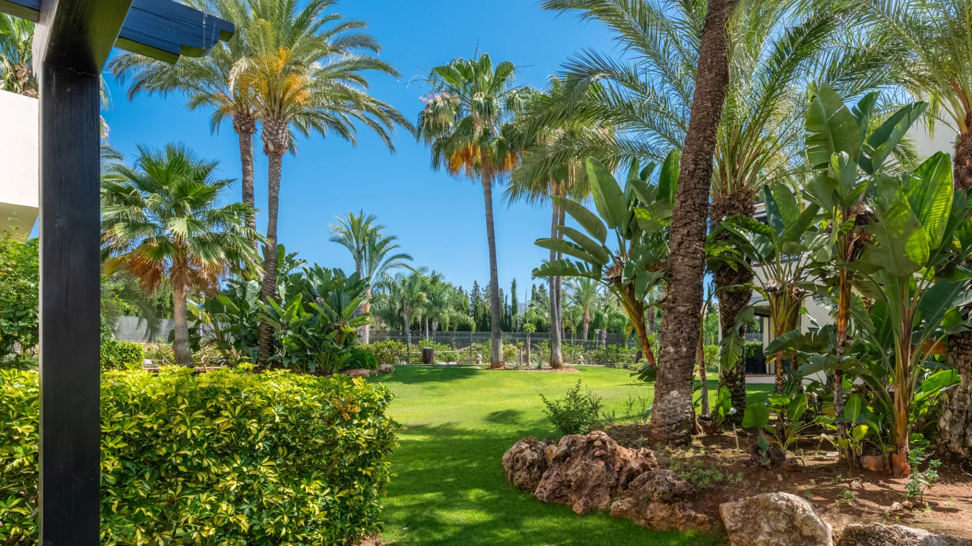 Ground floor apartment for sale in Medina de Banús with 2 bedrooms