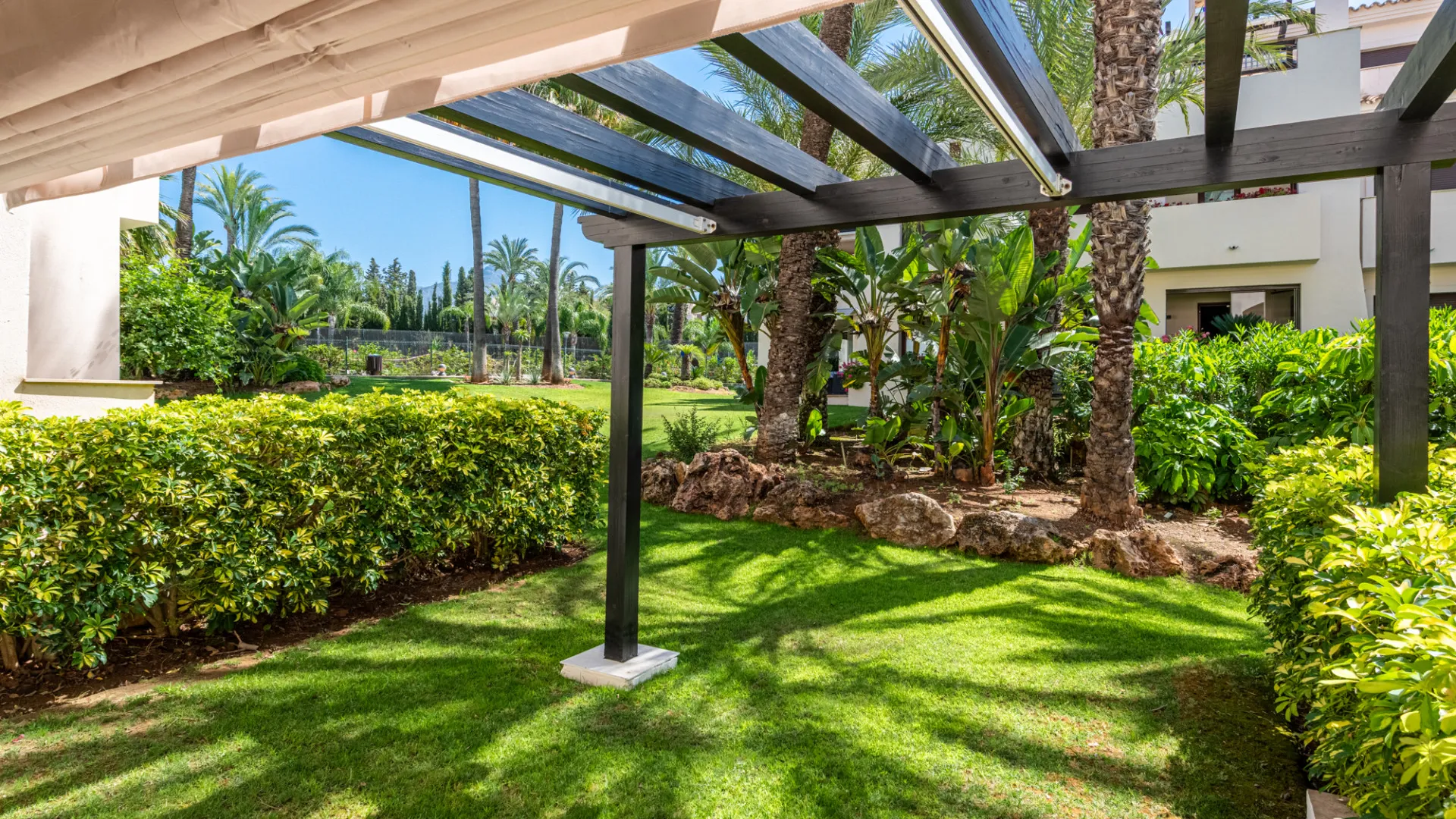 Ground floor apartment for sale in Medina de Banús with 2 bedrooms