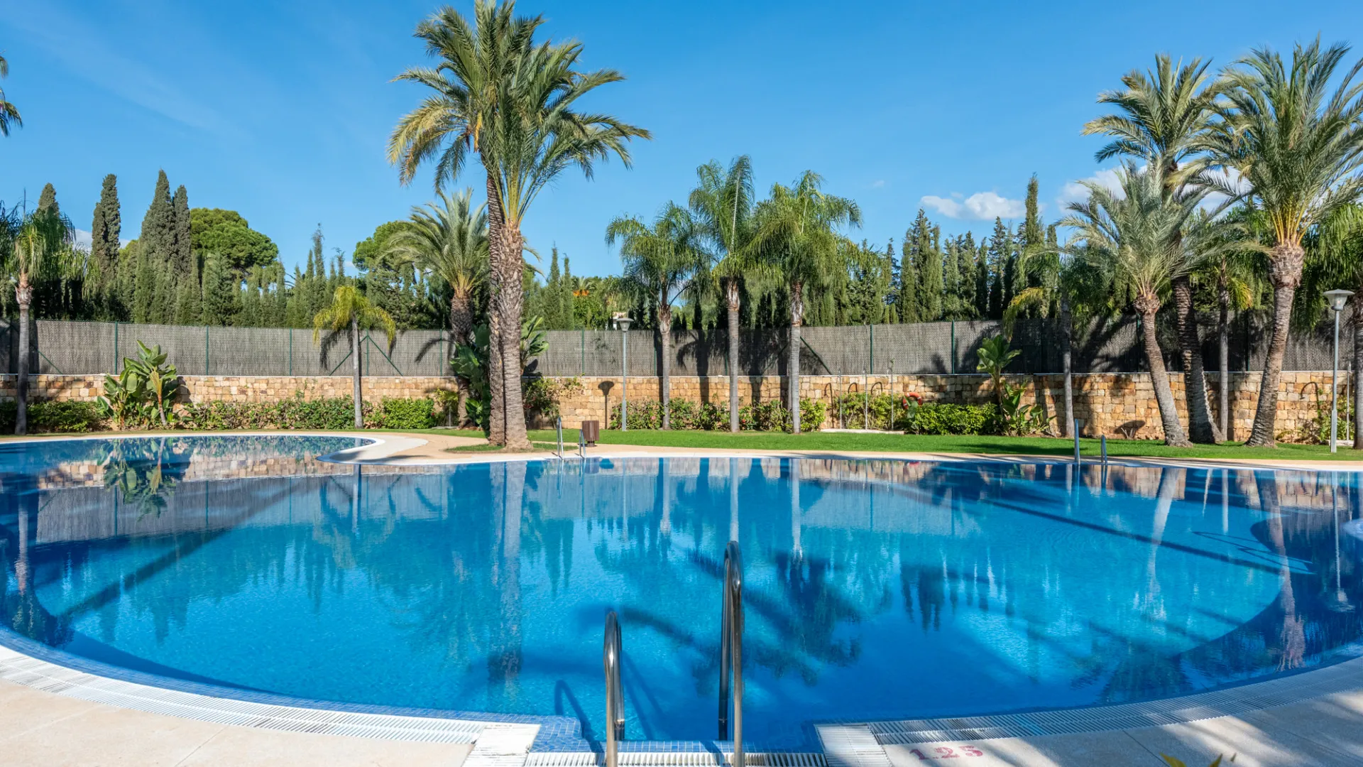 Medina de Banús 2 bedrooms apartment for sale