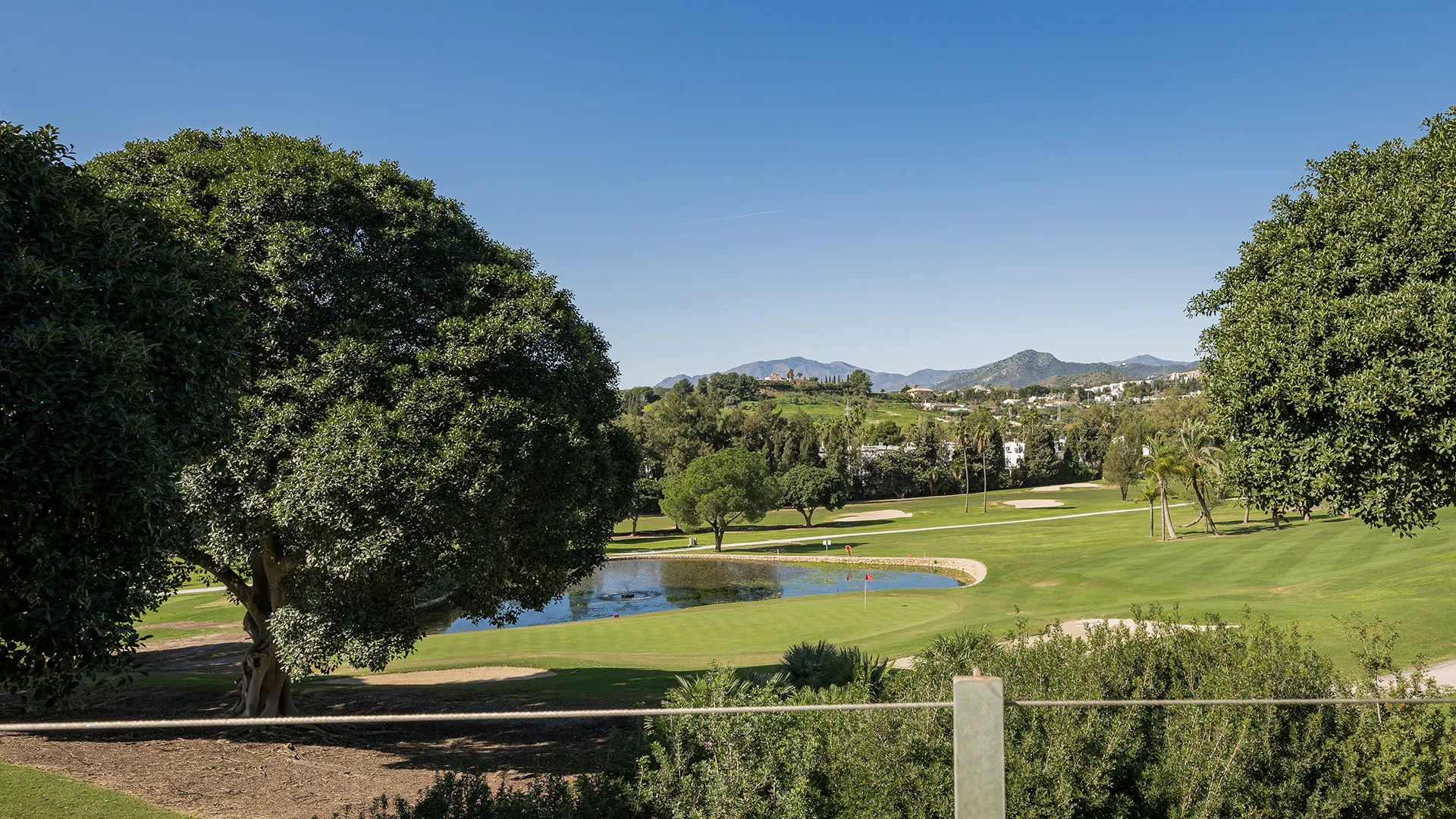Villa con 5 dormitorios en venta en Los Naranjos Golf