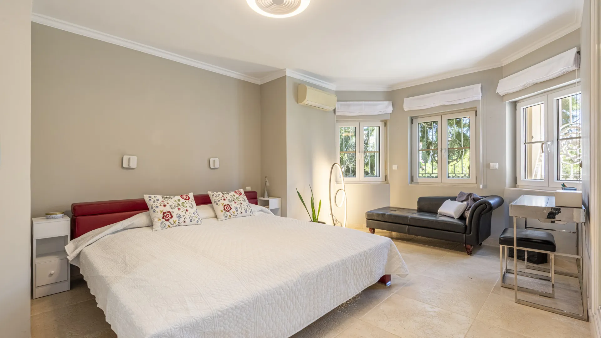 5 bedrooms villa in Hacienda las Chapas for sale