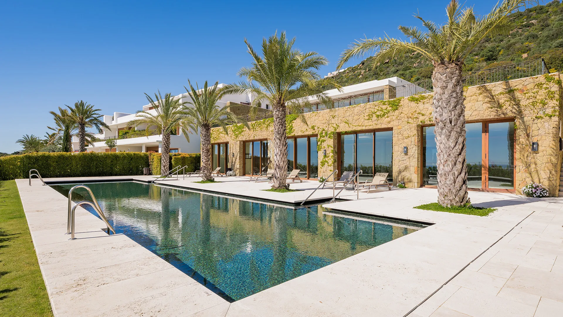 Buy apartment with 3 bedrooms in Finca Cortesin