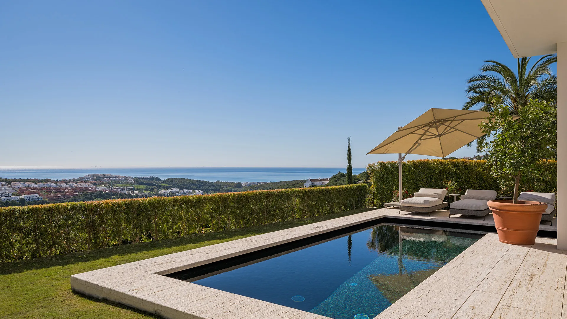 Buy apartment with 3 bedrooms in Finca Cortesin