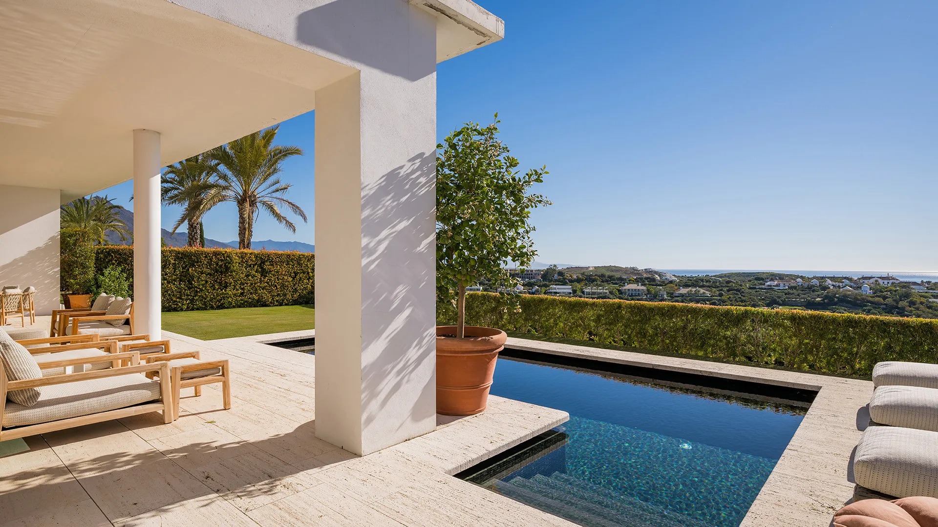 Buy apartment with 3 bedrooms in Finca Cortesin