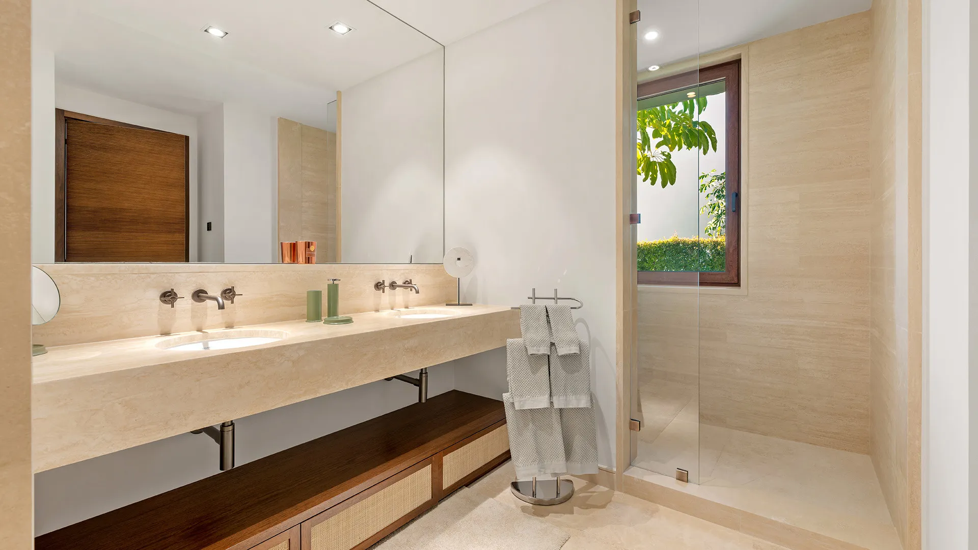Buy apartment with 3 bedrooms in Finca Cortesin